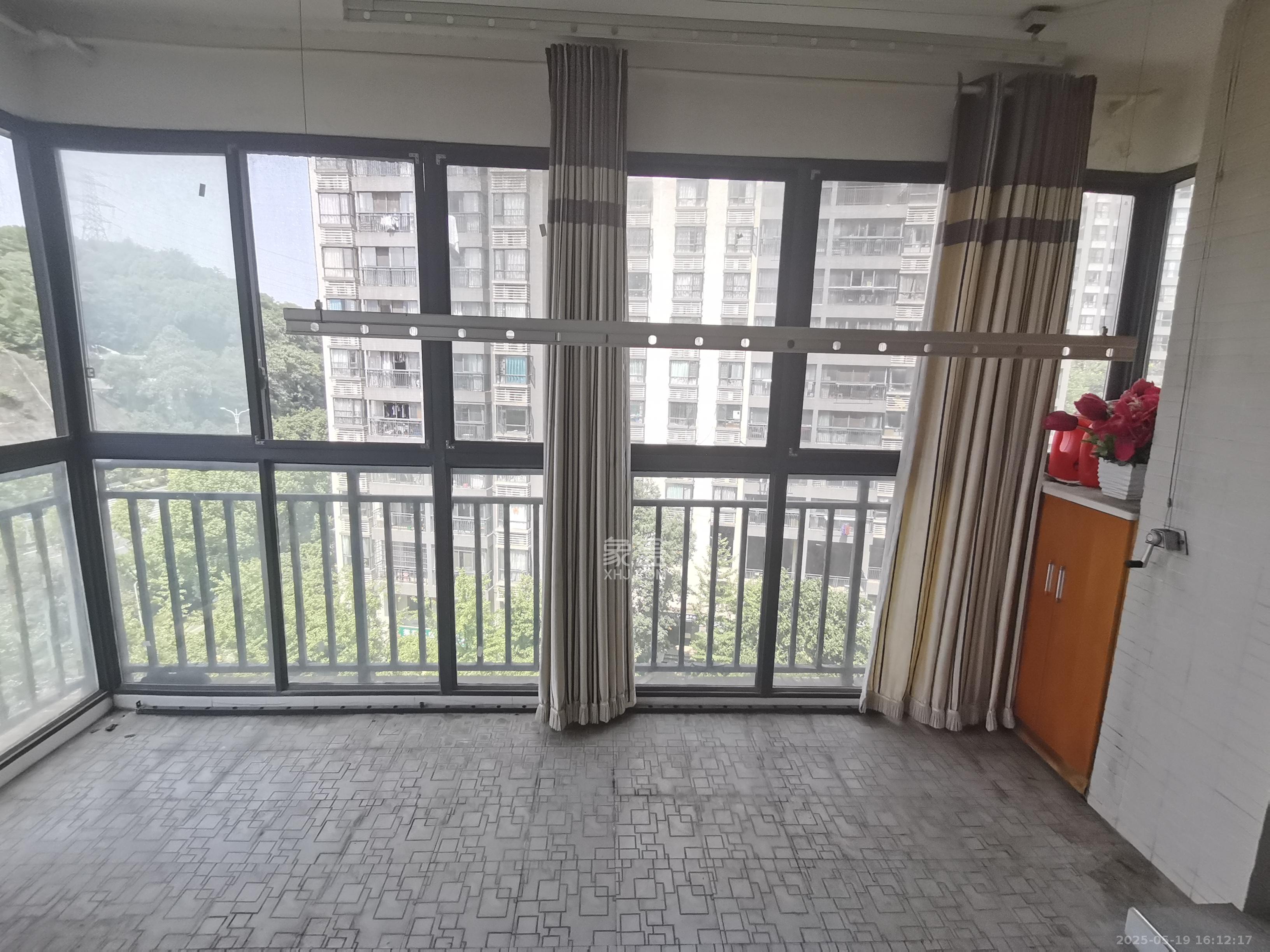 莱茵城 3室2厅1卫 2300.0元/月 莱茵城 3室2厅1卫 2300.0元/月室内图