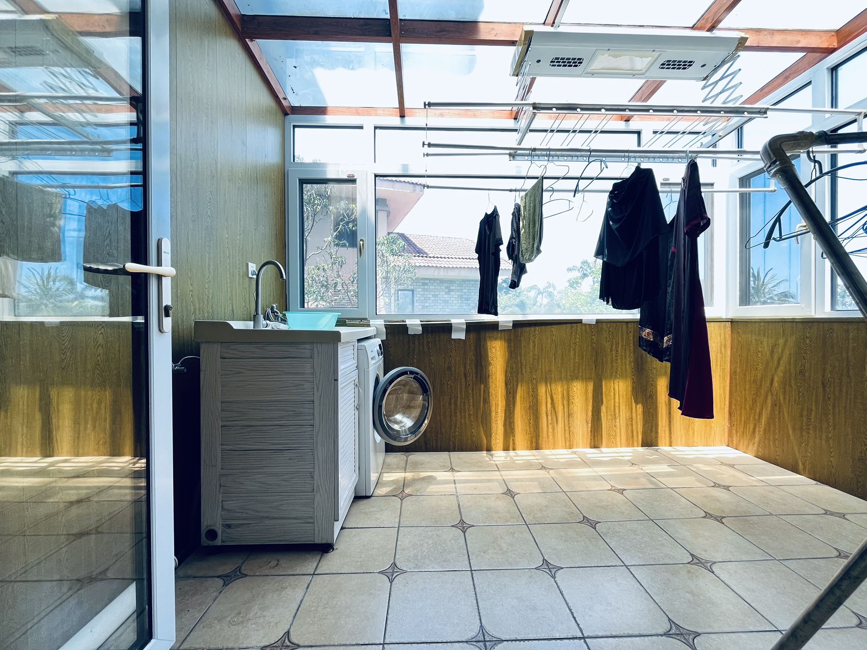 西海瑞园 6室2厅4卫 700.0万 西海瑞园 6室2厅4卫 700.0万客厅