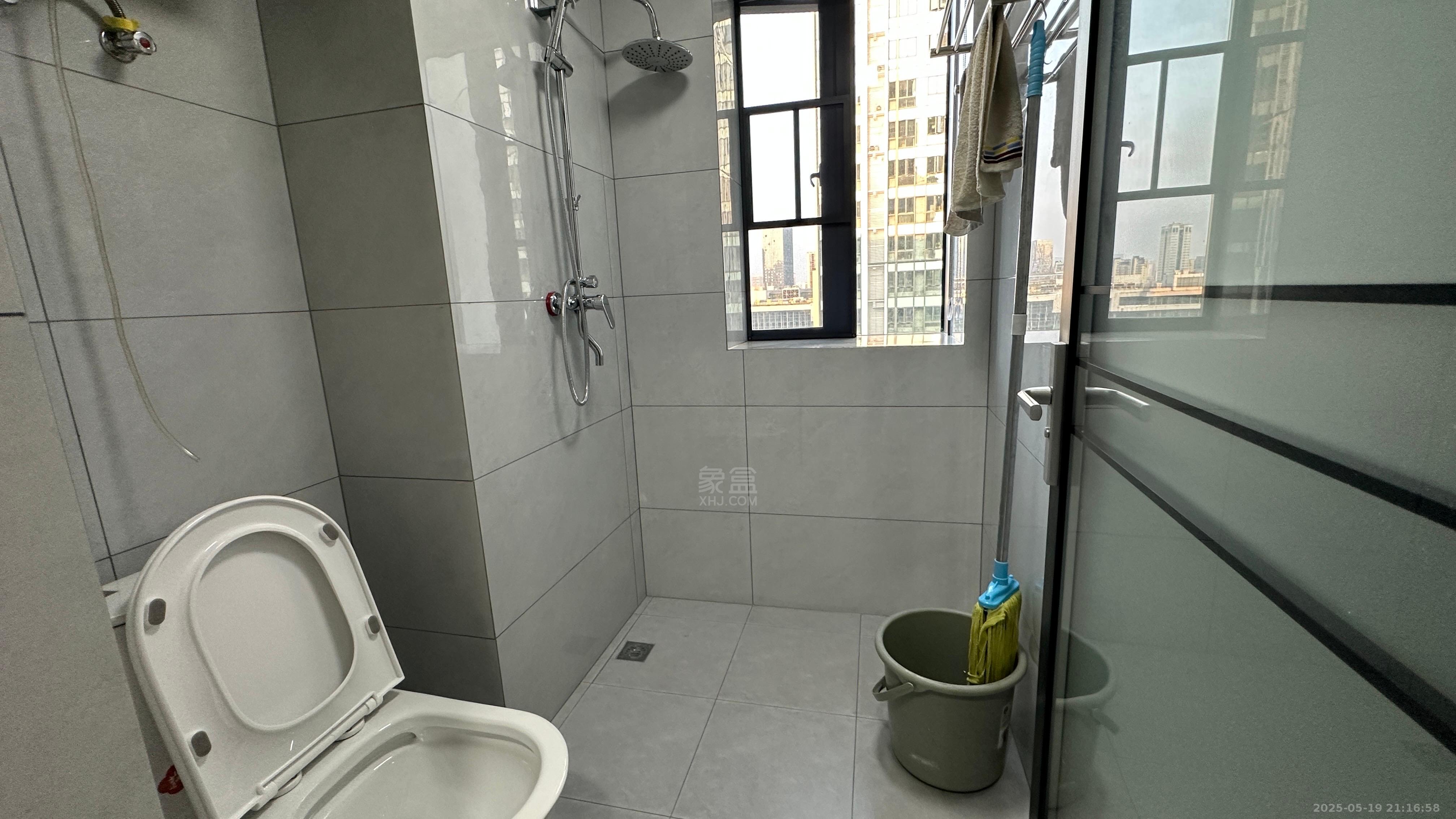 恒大华府 2室2厅1卫 1800.0元/月 恒大华府 2室2厅1卫 1800.0元/月室内图