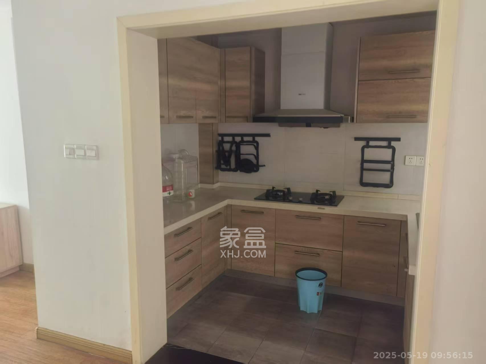 紫鑫御湖湾  3室2厅2卫    1900.0元/月 紫鑫御湖湾  3室2厅2卫    1900.0元/月室内图