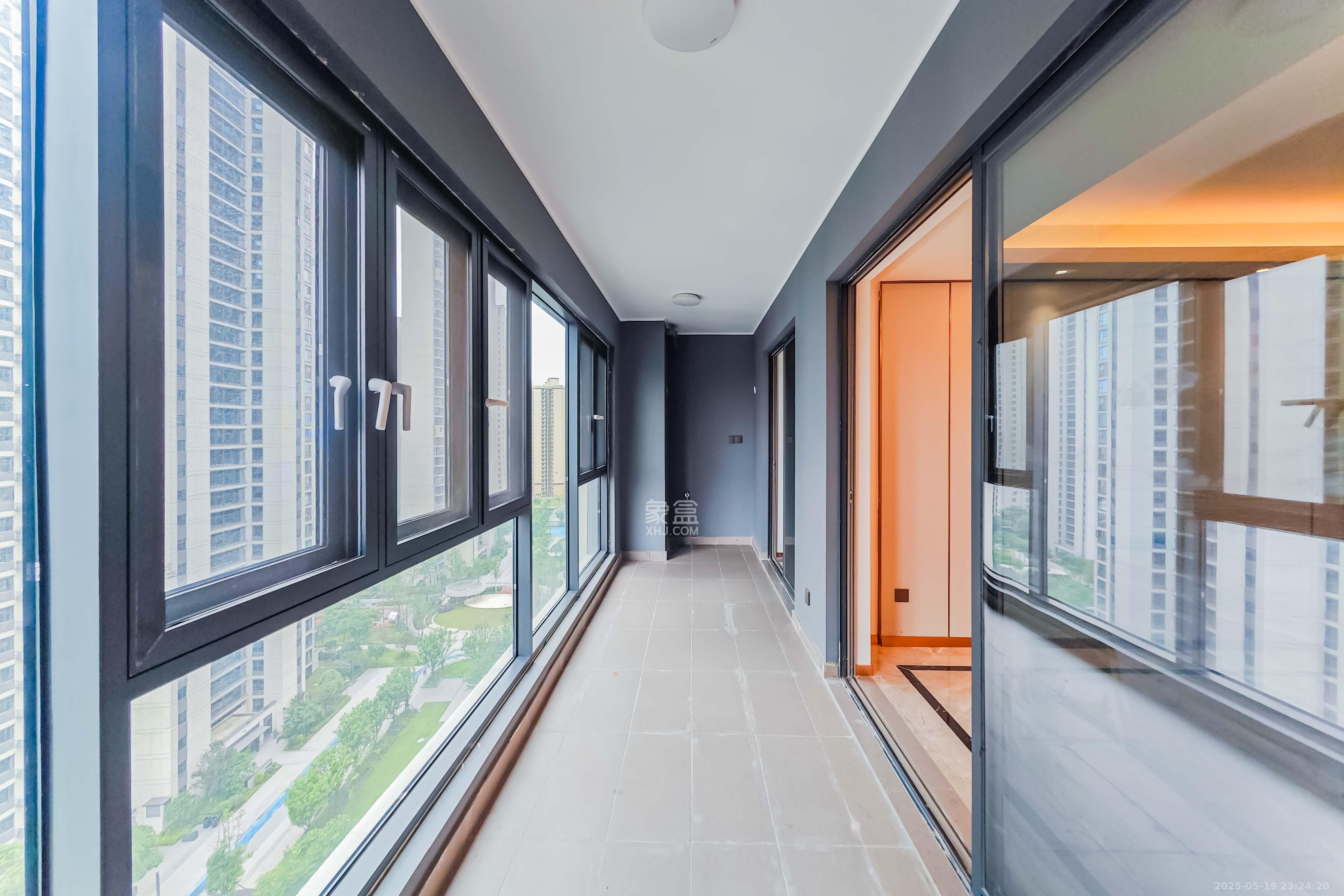 旭辉雨花郡  4室2厅2卫    216.0万 旭辉雨花郡  4室2厅2卫    216.0万阳台