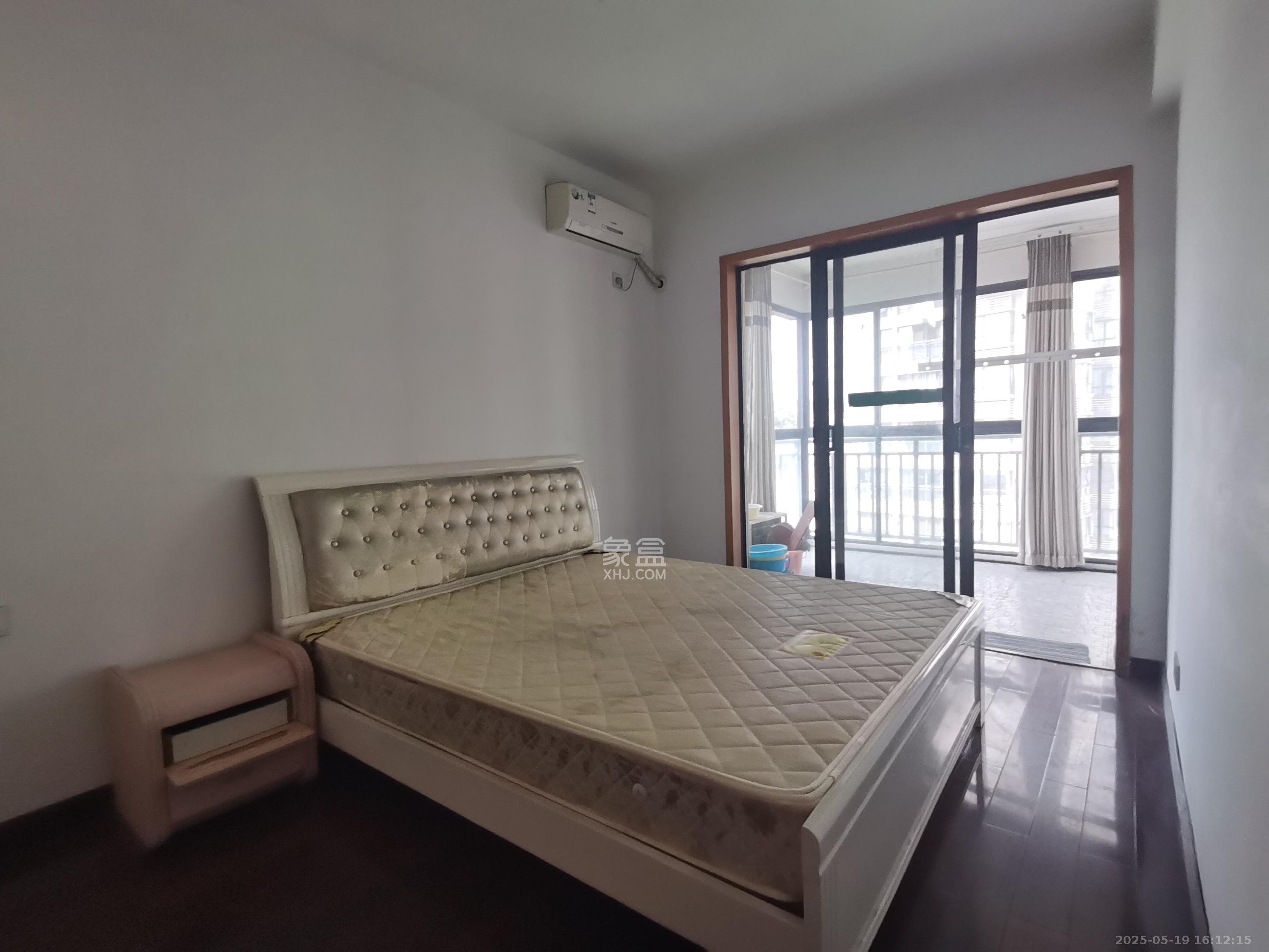 莱茵城 3室2厅1卫 2300.0元/月 莱茵城 3室2厅1卫 2300.0元/月室内图