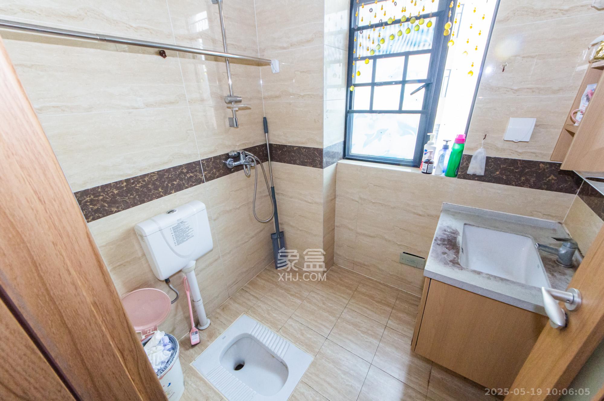 幸福考拉789  3室2厅2卫   2000.00元/月室内图