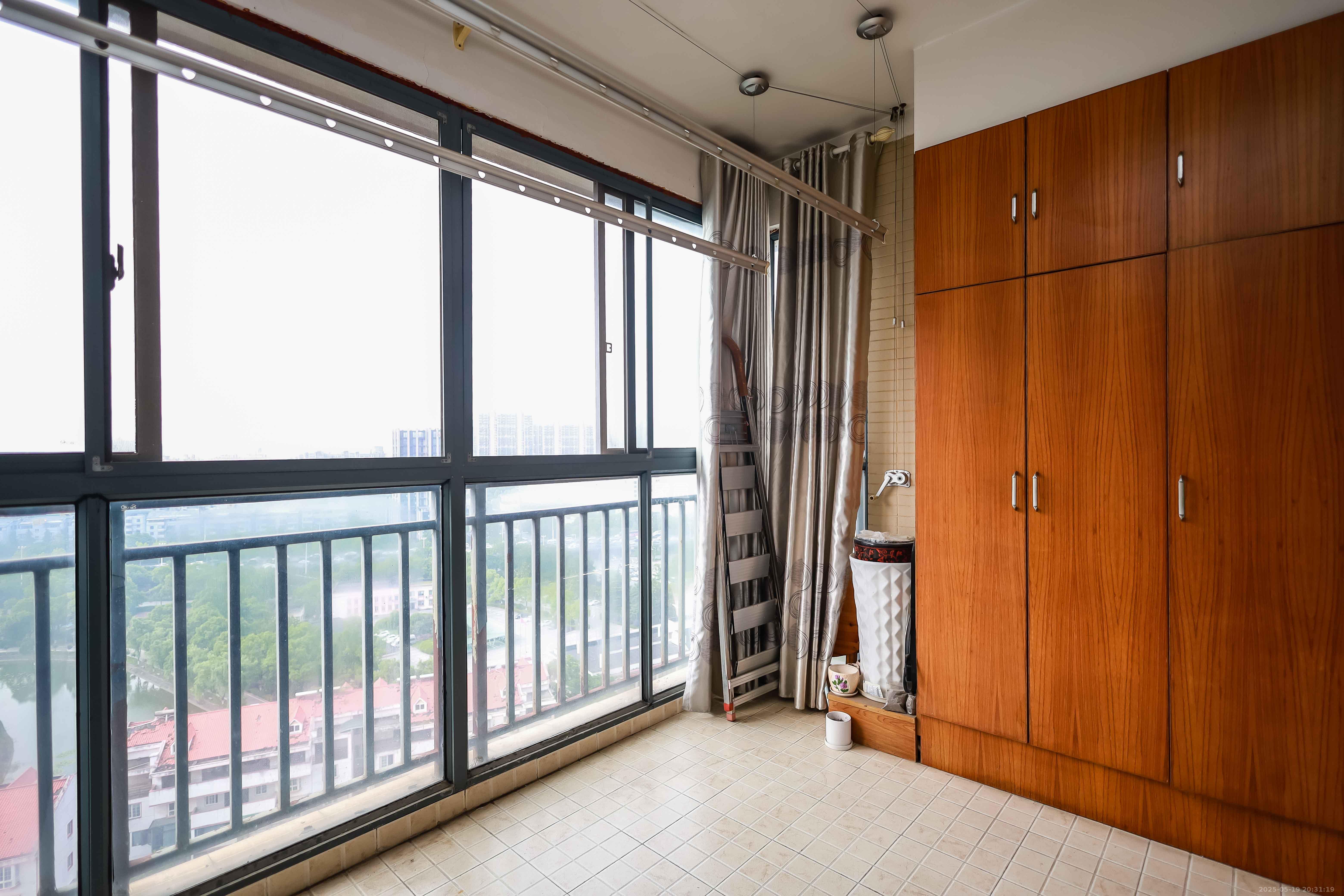 莱茵城 2室2厅1卫 66.0万 莱茵城 2室2厅1卫 66.0万阳台