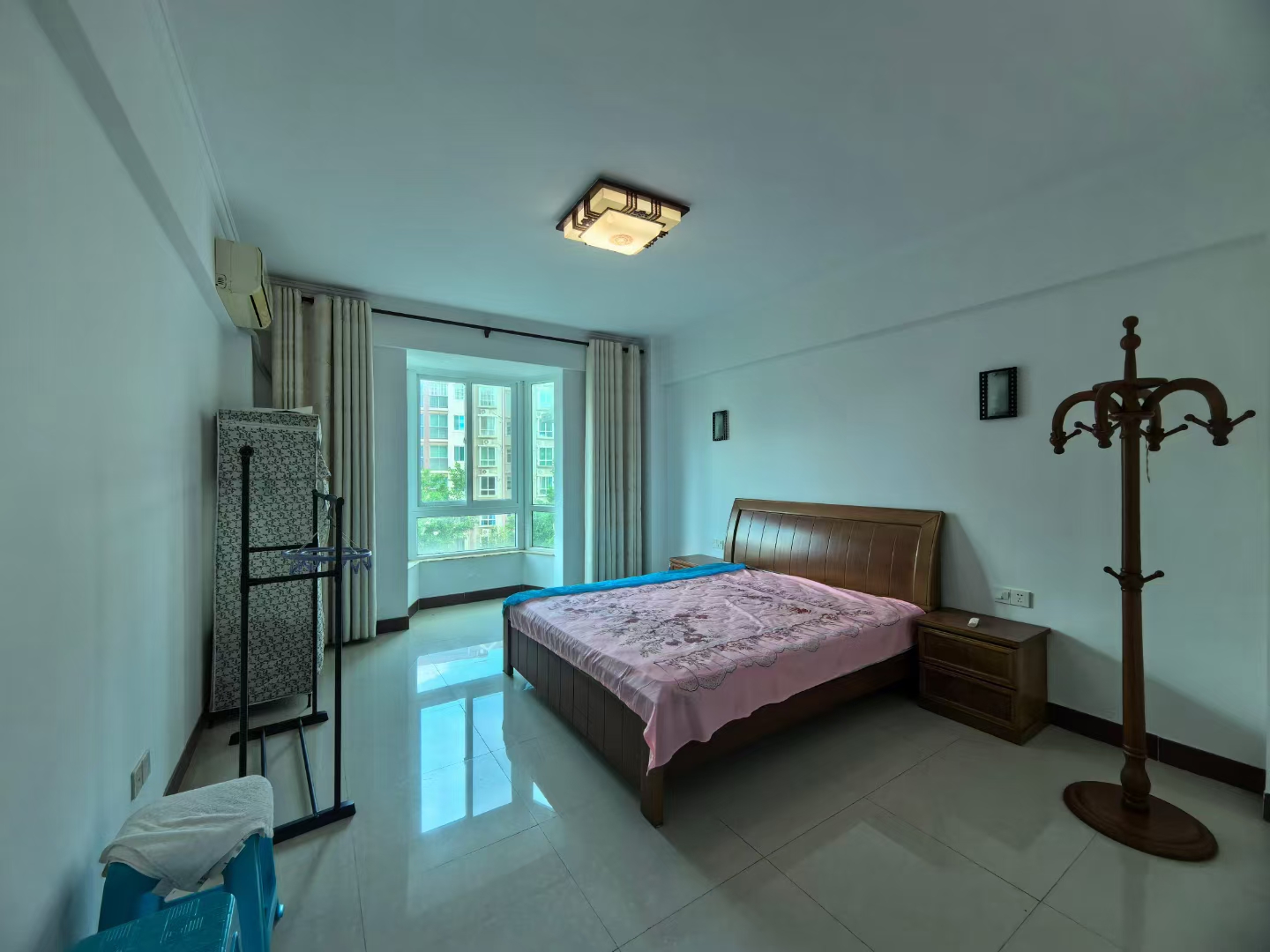 天上人间  3室2厅2卫    150.0万 天上人间  3室2厅2卫    150.0万客厅