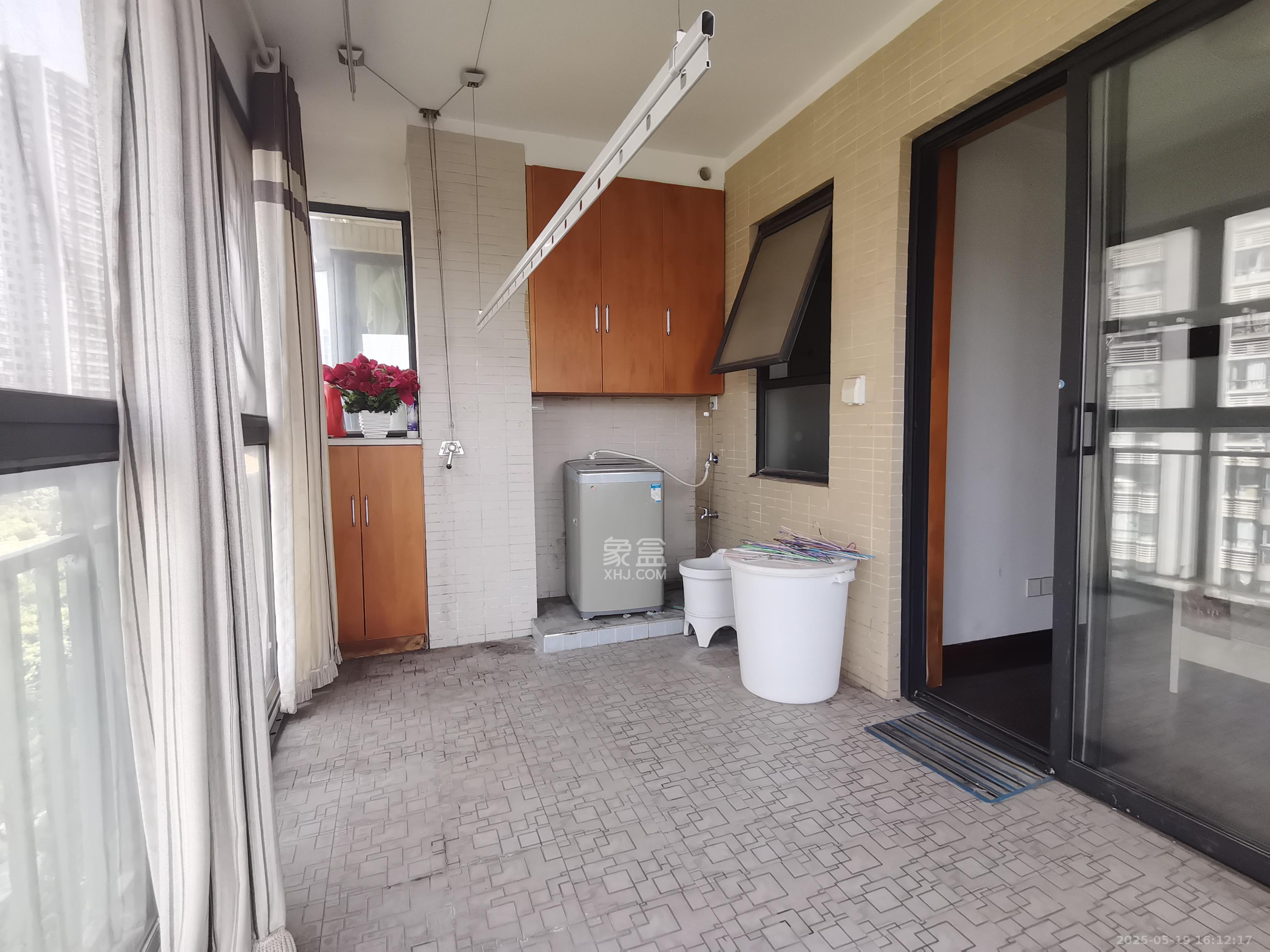 莱茵城 3室2厅1卫 2300.0元/月 莱茵城 3室2厅1卫 2300.0元/月室内图