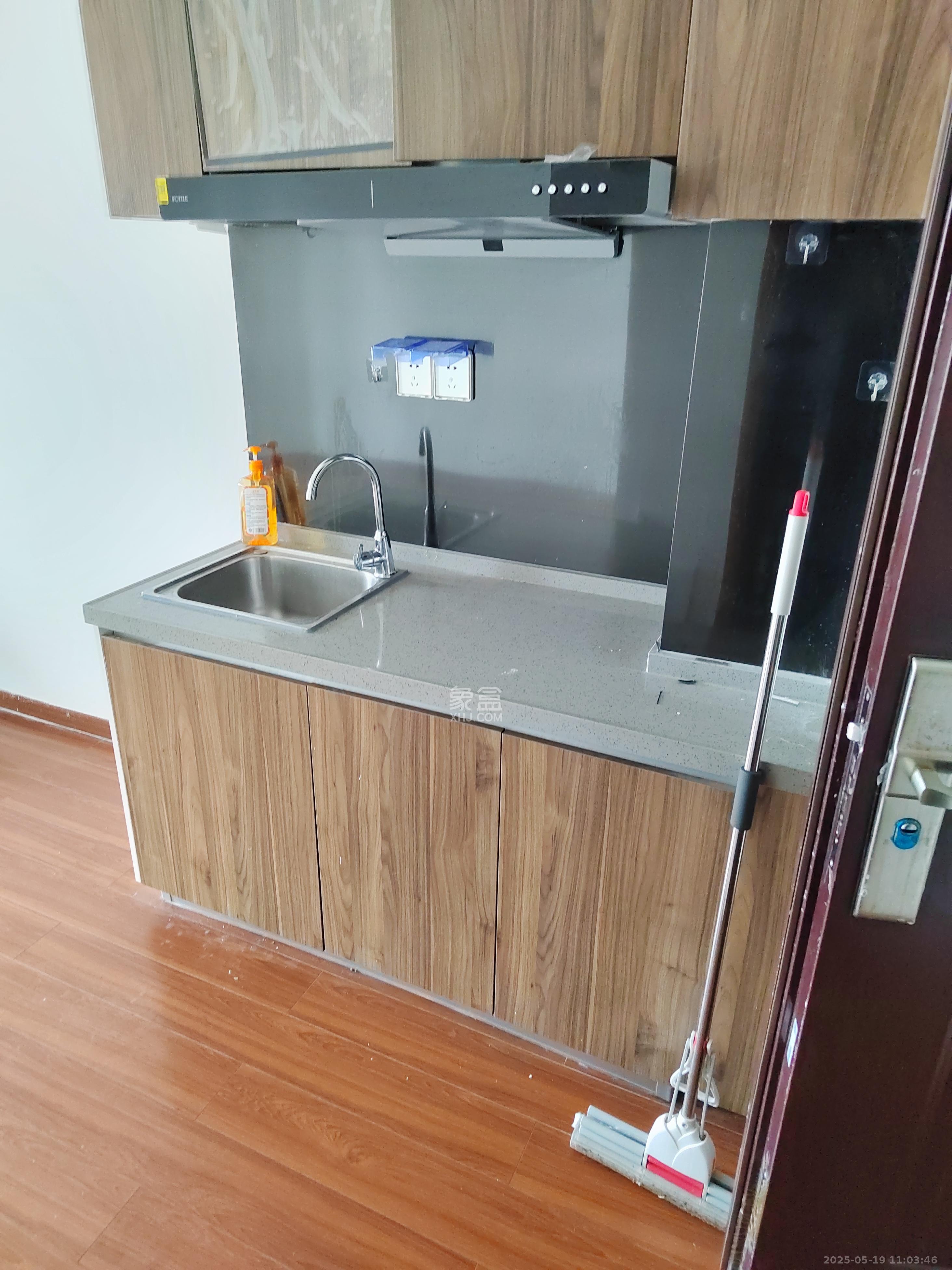 荣泰广场 1室1厅1卫 1400.0元/月 荣泰广场 1室1厅1卫 1400.0元/月室内图