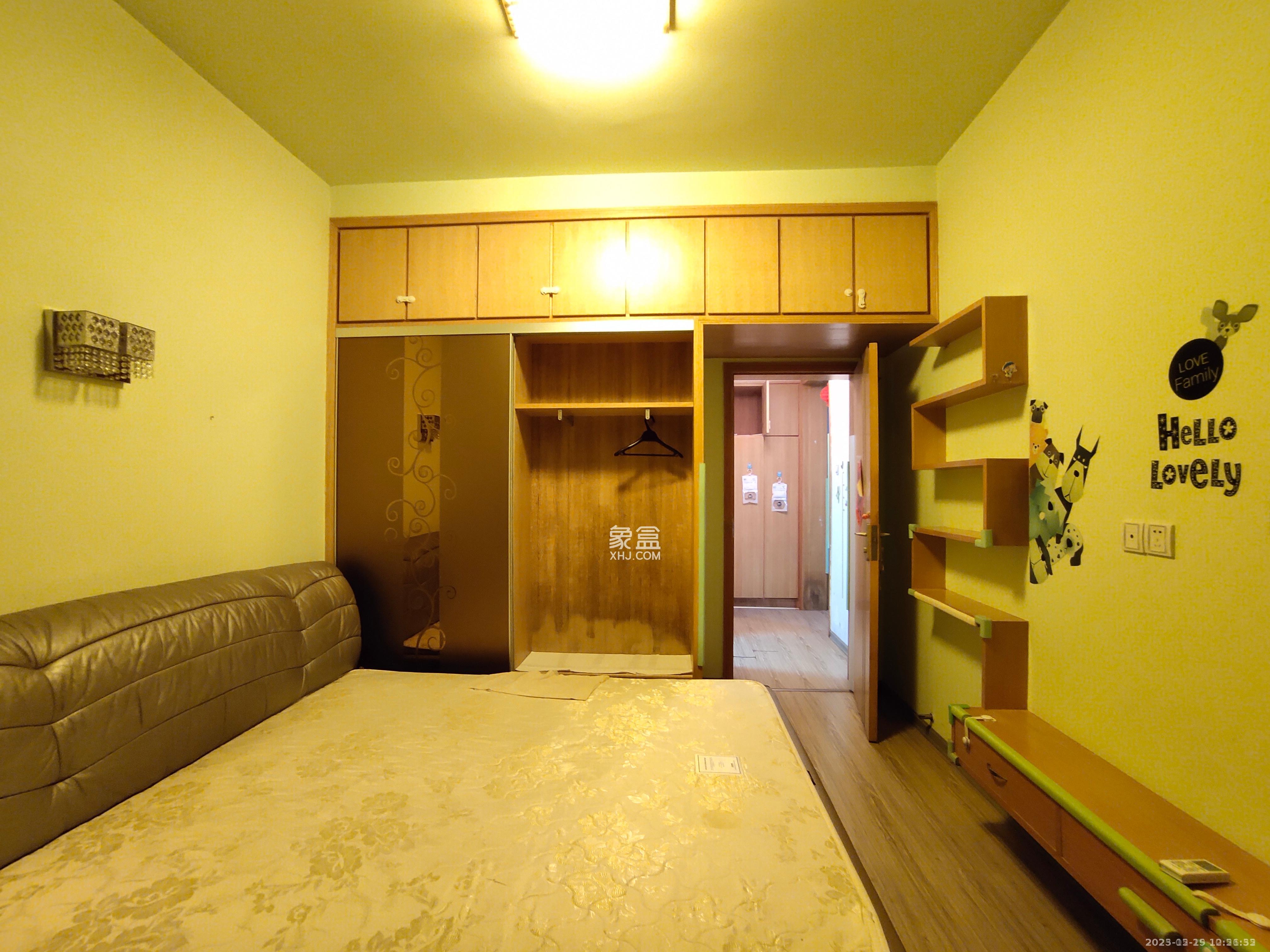 阳光100三期  2室2厅1卫   2300.00元/月室内图