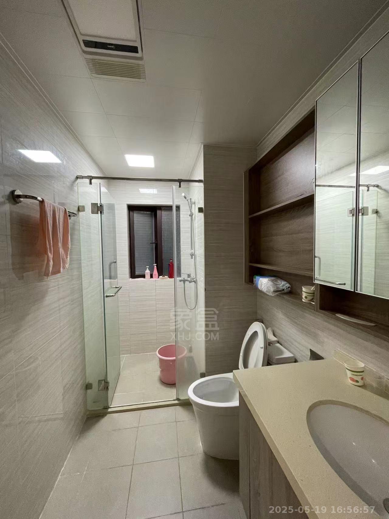 蓝溪谷 3室2厅2卫 2000.0元/月 蓝溪谷 3室2厅2卫 2000.0元/月室内图