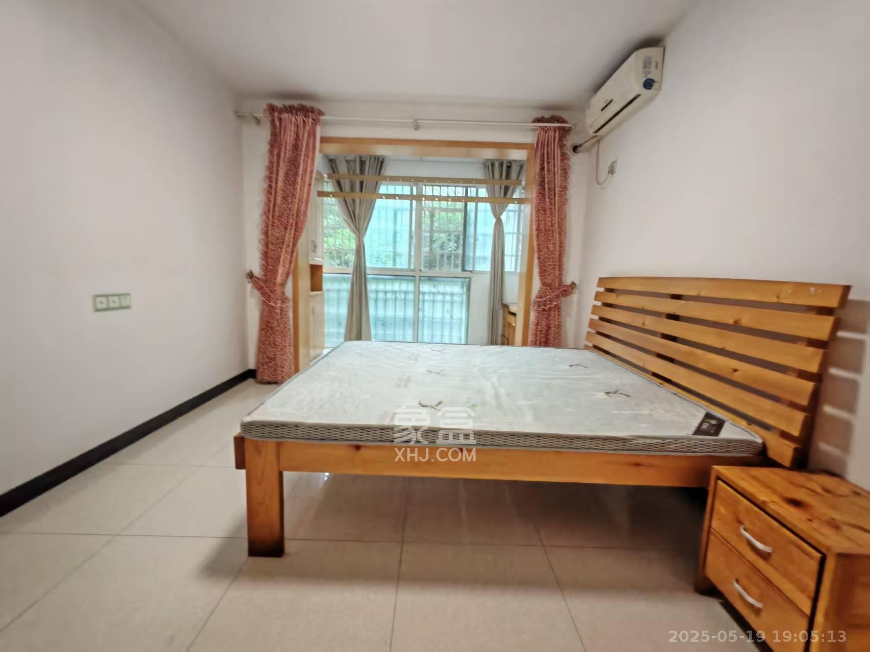 浏阳河畔家园  3室2厅2卫    2800.0元/月 浏阳河畔家园  3室2厅2卫    2800.0元/月室内图