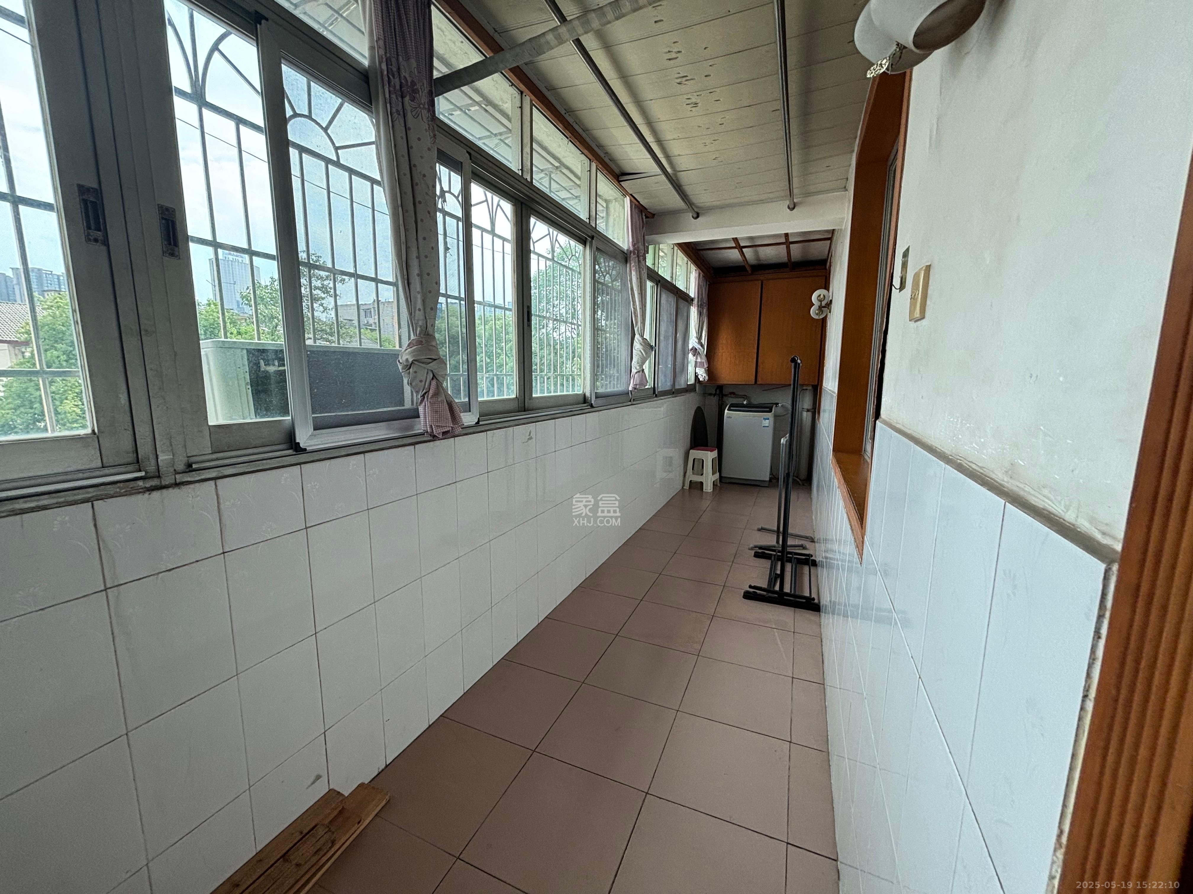 石油小区 3室1厅1卫 1800.0元/月 石油小区 3室1厅1卫 1800.0元/月室内图