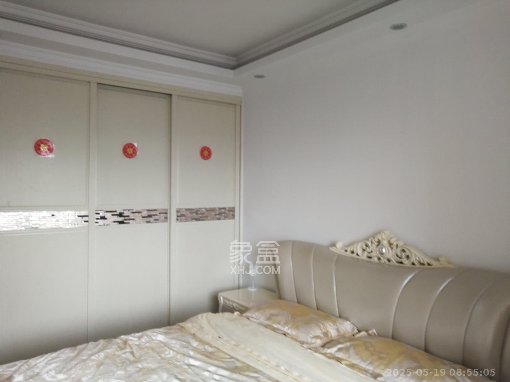 钰龙天下一期  3室2厅2卫   3000.00元/月室内图