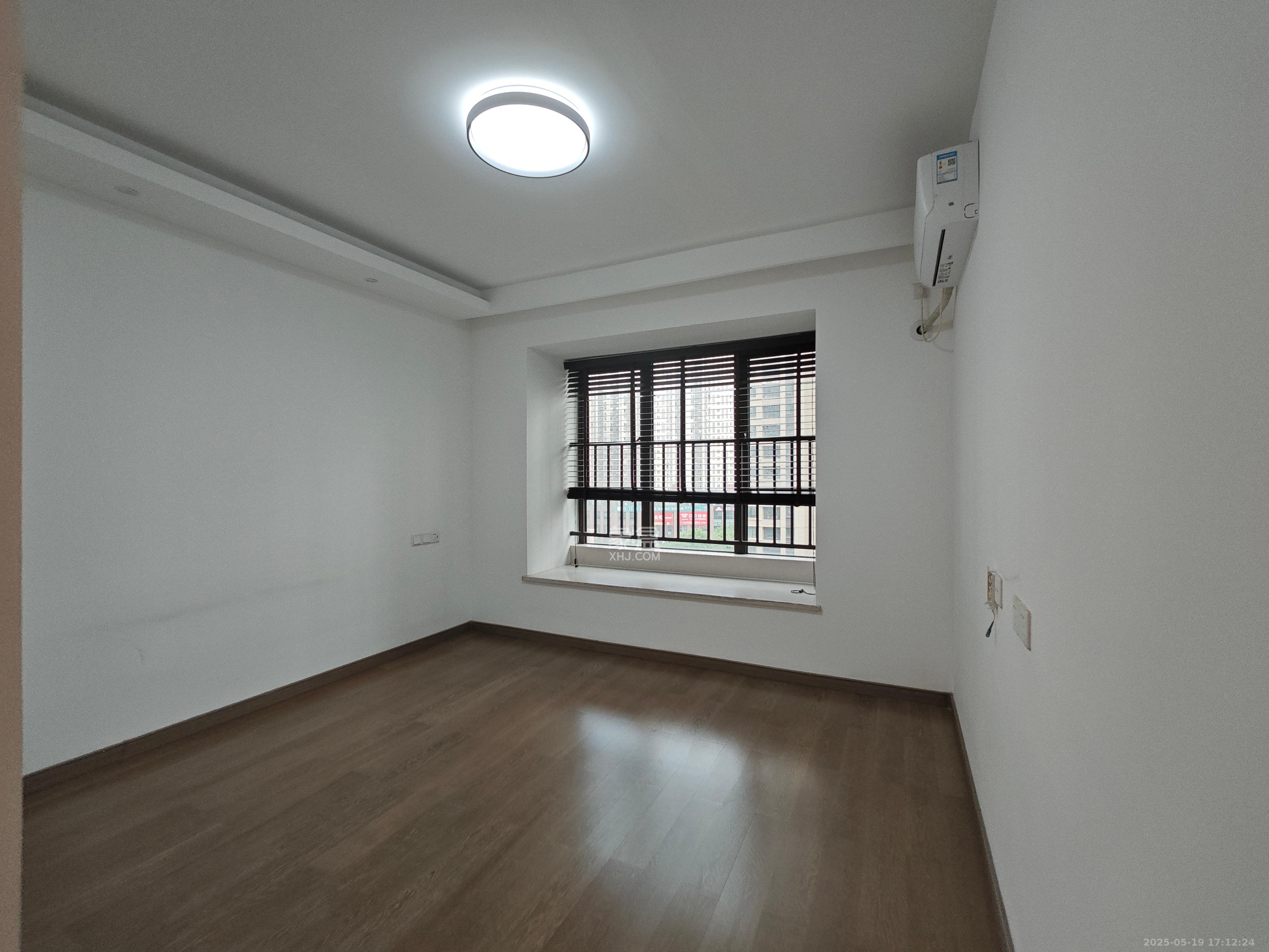 龙湖铂金中心(龙湖春江郦城) 4室2厅2卫 5500.0元/月 龙湖铂金中心(龙湖春江郦城) 4室2厅2卫 5500.0元/月室内图