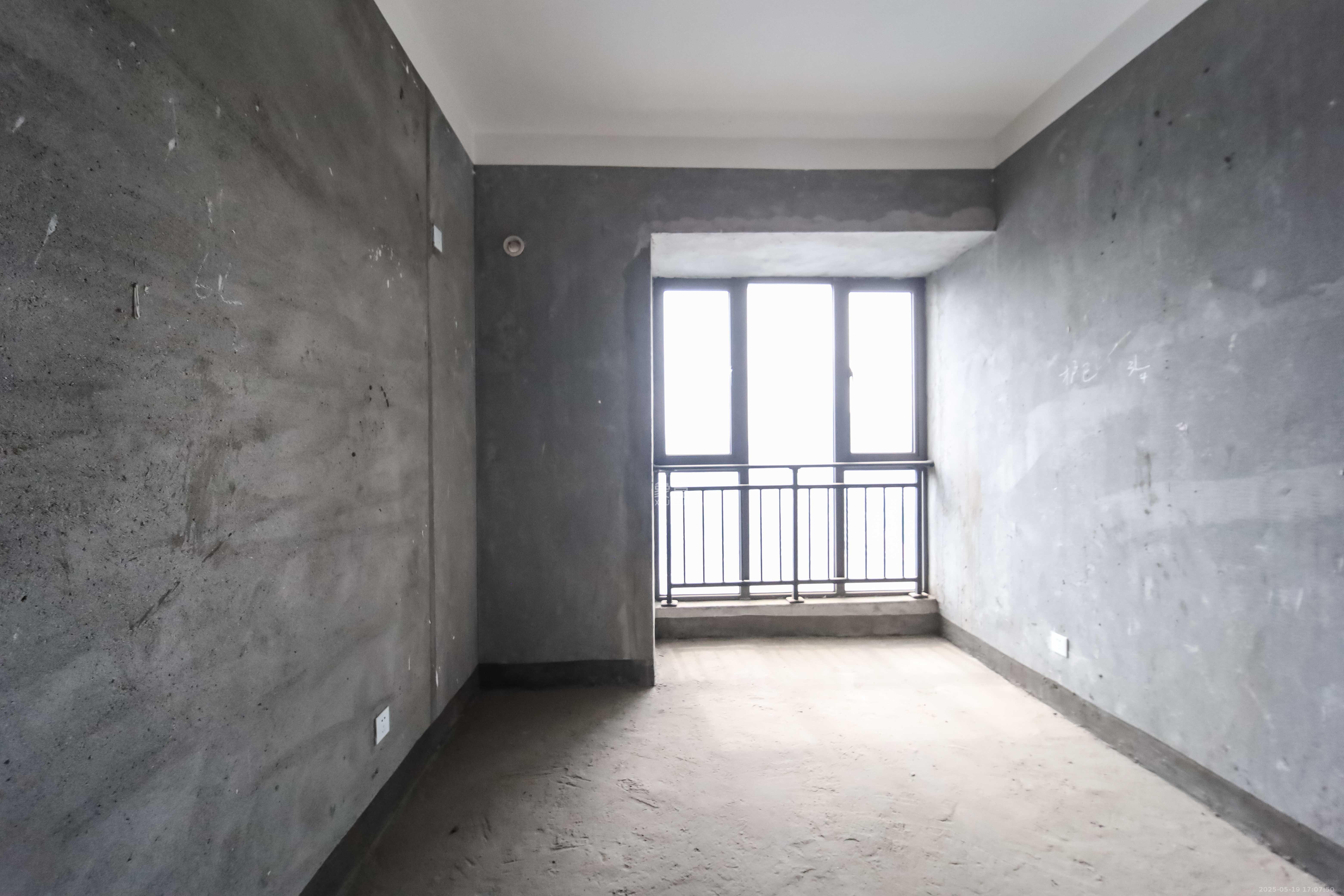 湘域熙岸  3室2厅2卫    155.0万 湘域熙岸  3室2厅2卫    155.0万卧室