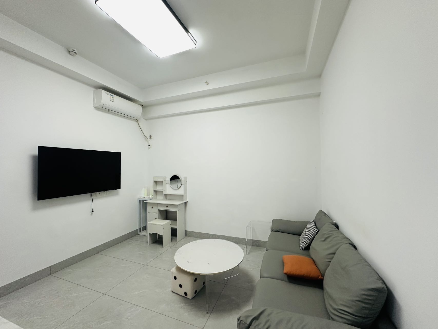 华润中心 2室1厅1卫 3300.0元/月 华润中心 2室1厅1卫 3300.0元/月室内图