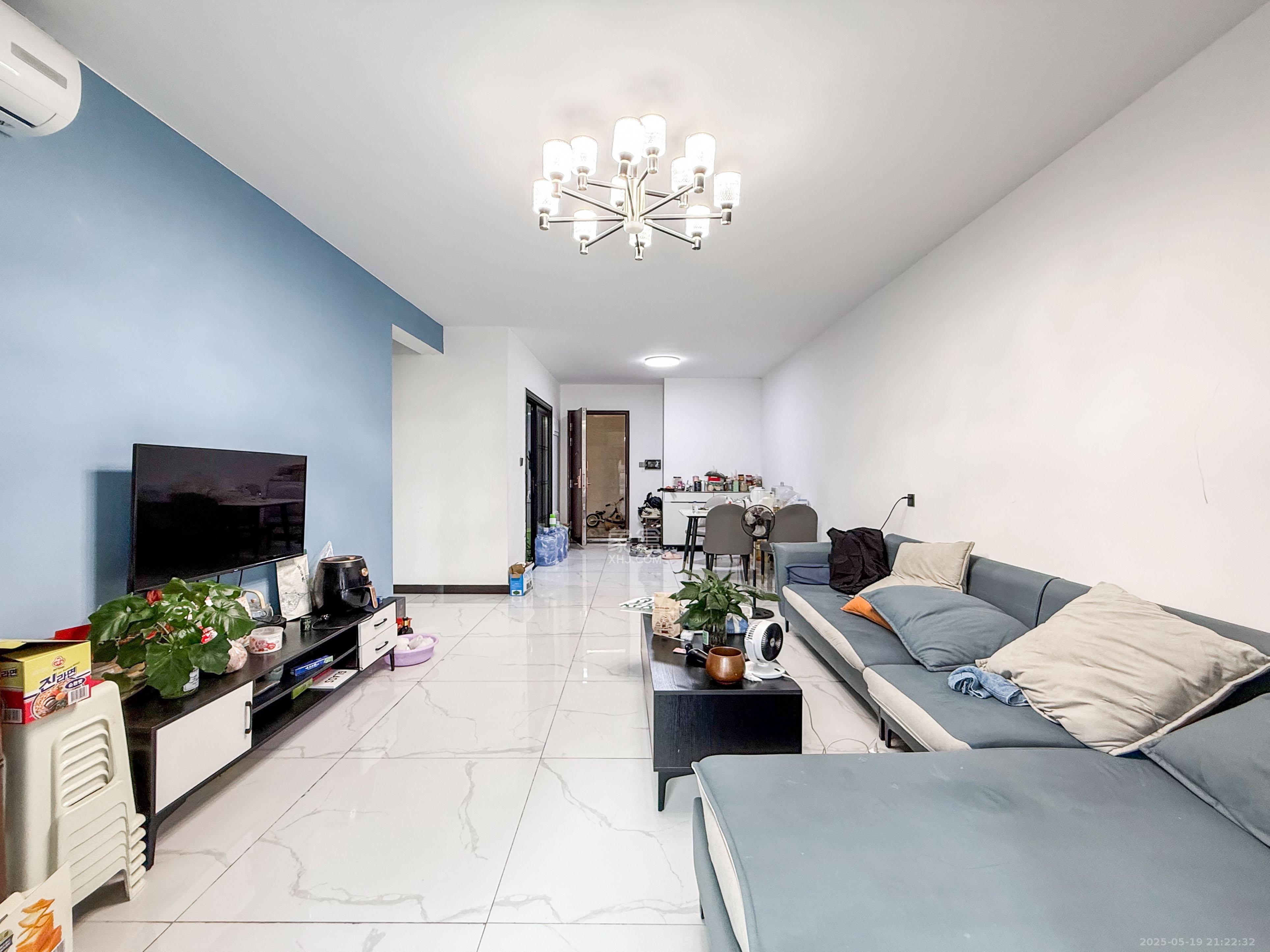 佳兆业云顶梅溪湖(佳兆业梅溪荟) 3室2厅2卫 108.0万 佳兆业云顶梅溪湖(佳兆业梅溪荟) 3室2厅2卫 108.0万客厅