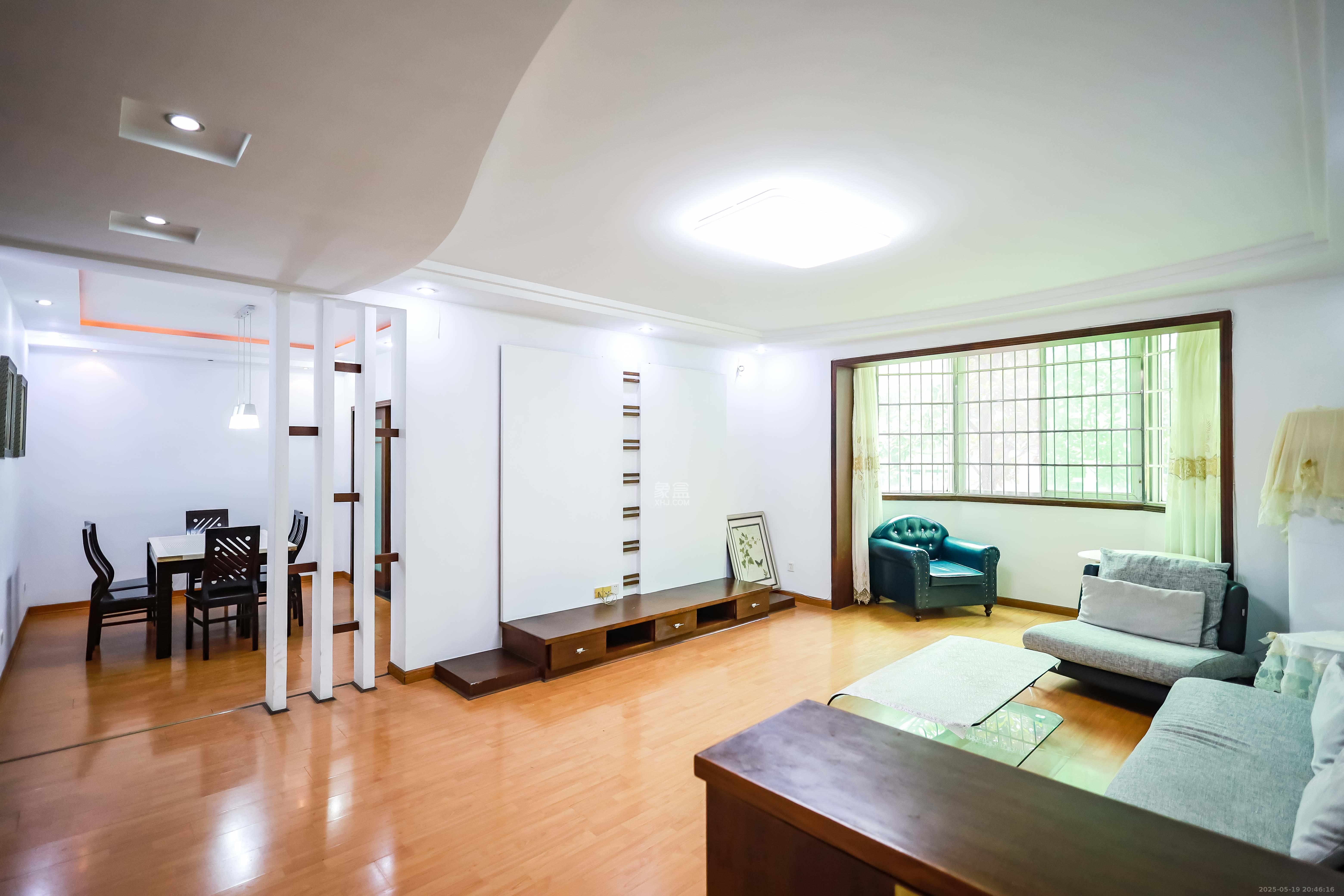 咸嘉新村嘉旺苑  3室1厅2卫   106.00万客厅
