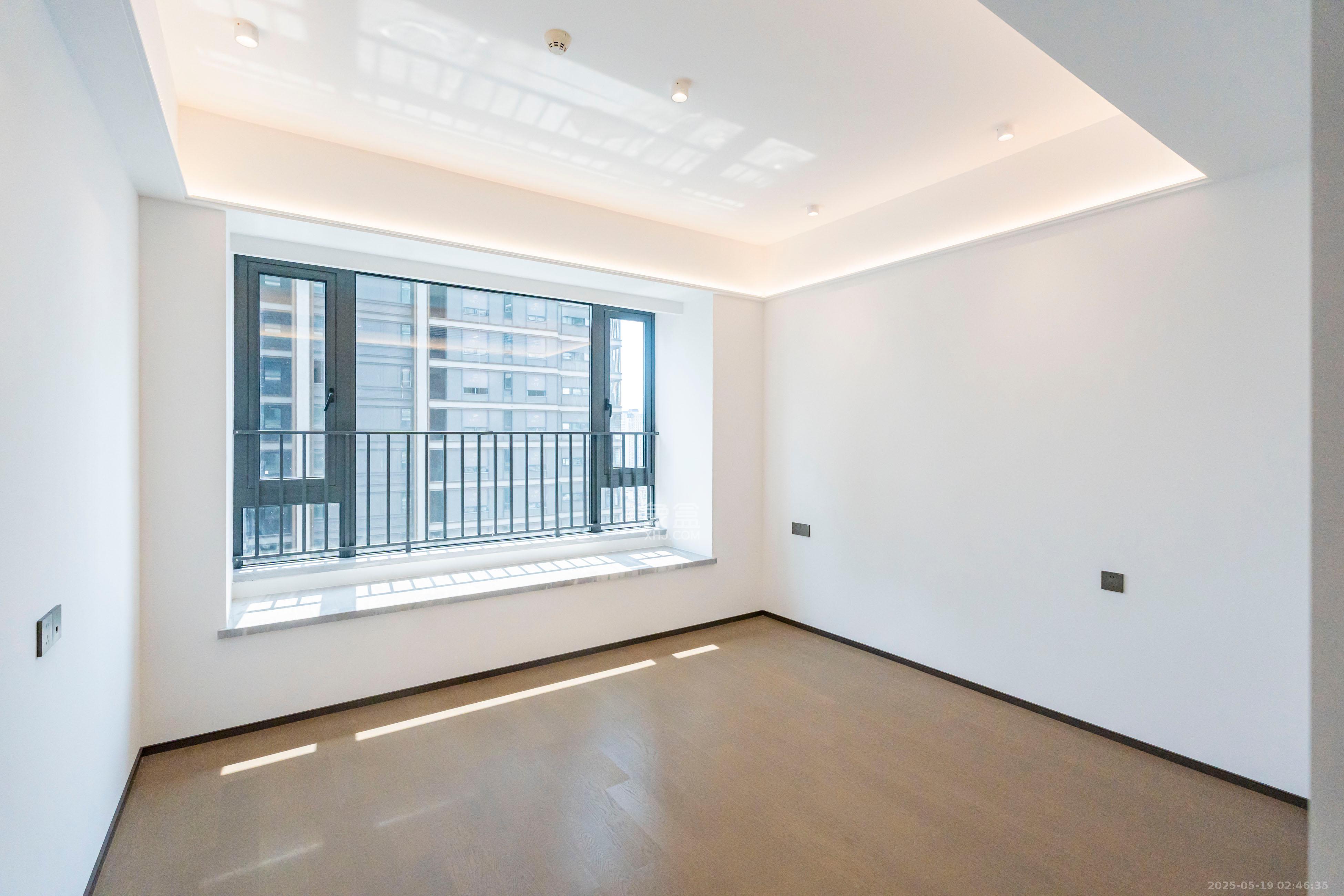 建发养云  5室2厅3卫   768.00万卧室