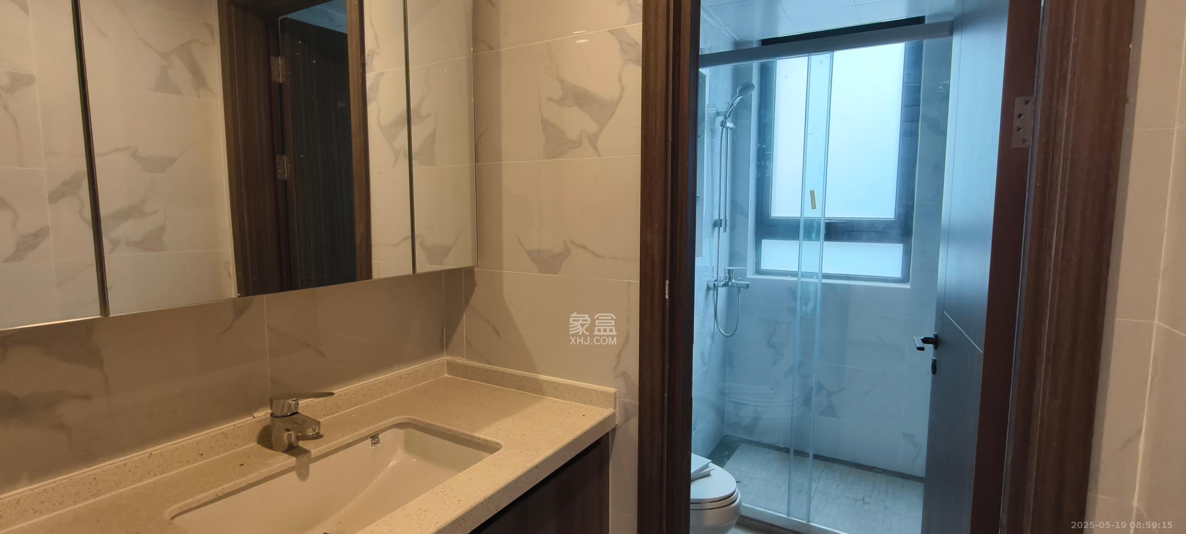 绿地V岛  1室0厅0卫   4000.00元/月室内图