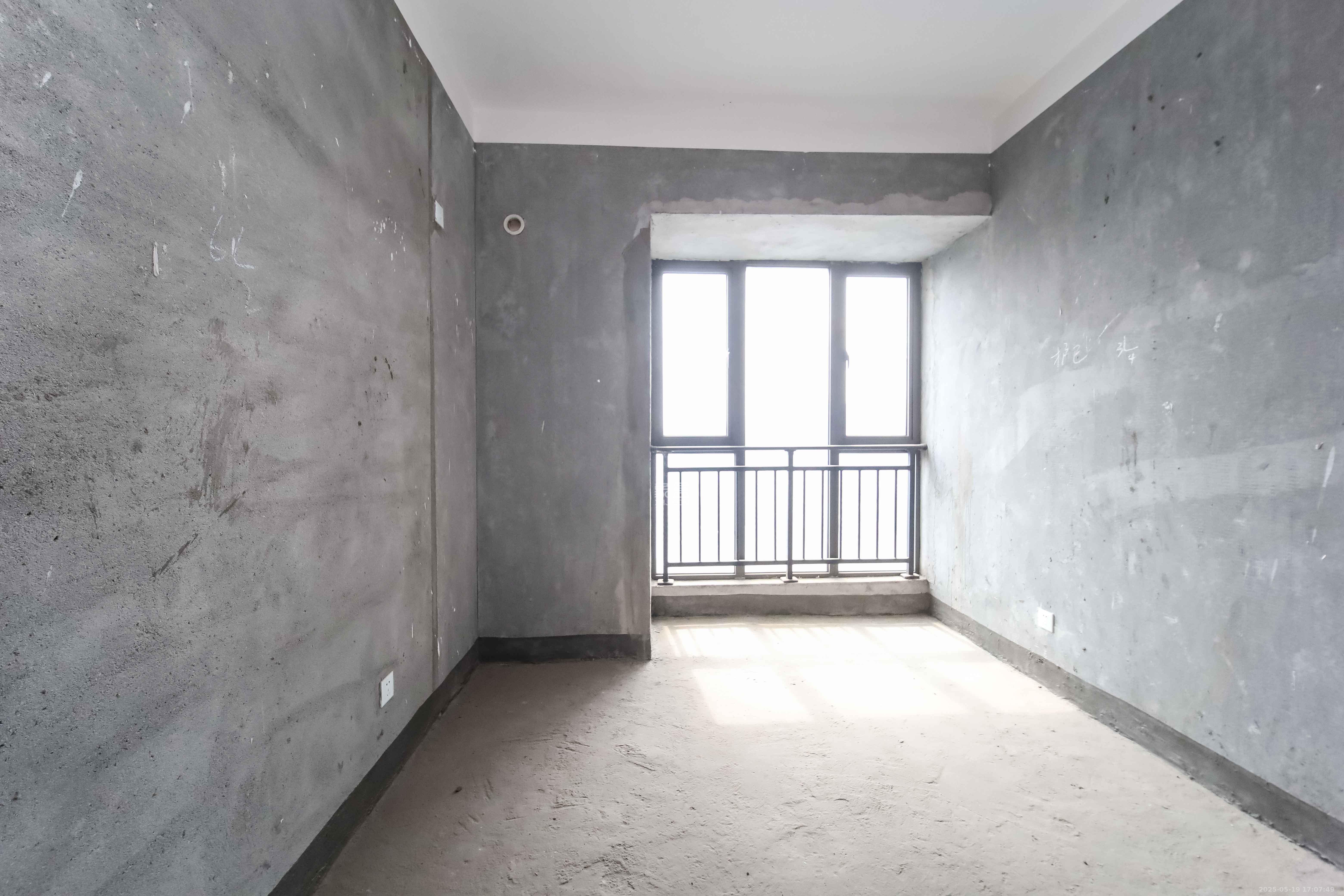 湘域熙岸  3室2厅2卫    155.0万 湘域熙岸  3室2厅2卫    155.0万卧室