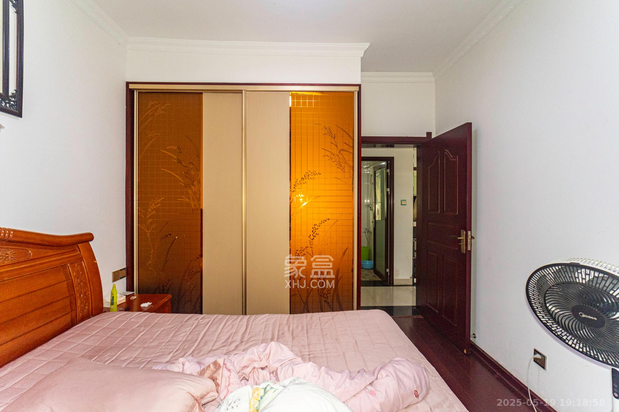 银盘鑫城 2室2厅1卫 49.80万 银盘鑫城 2室2厅1卫 49.80万卧室