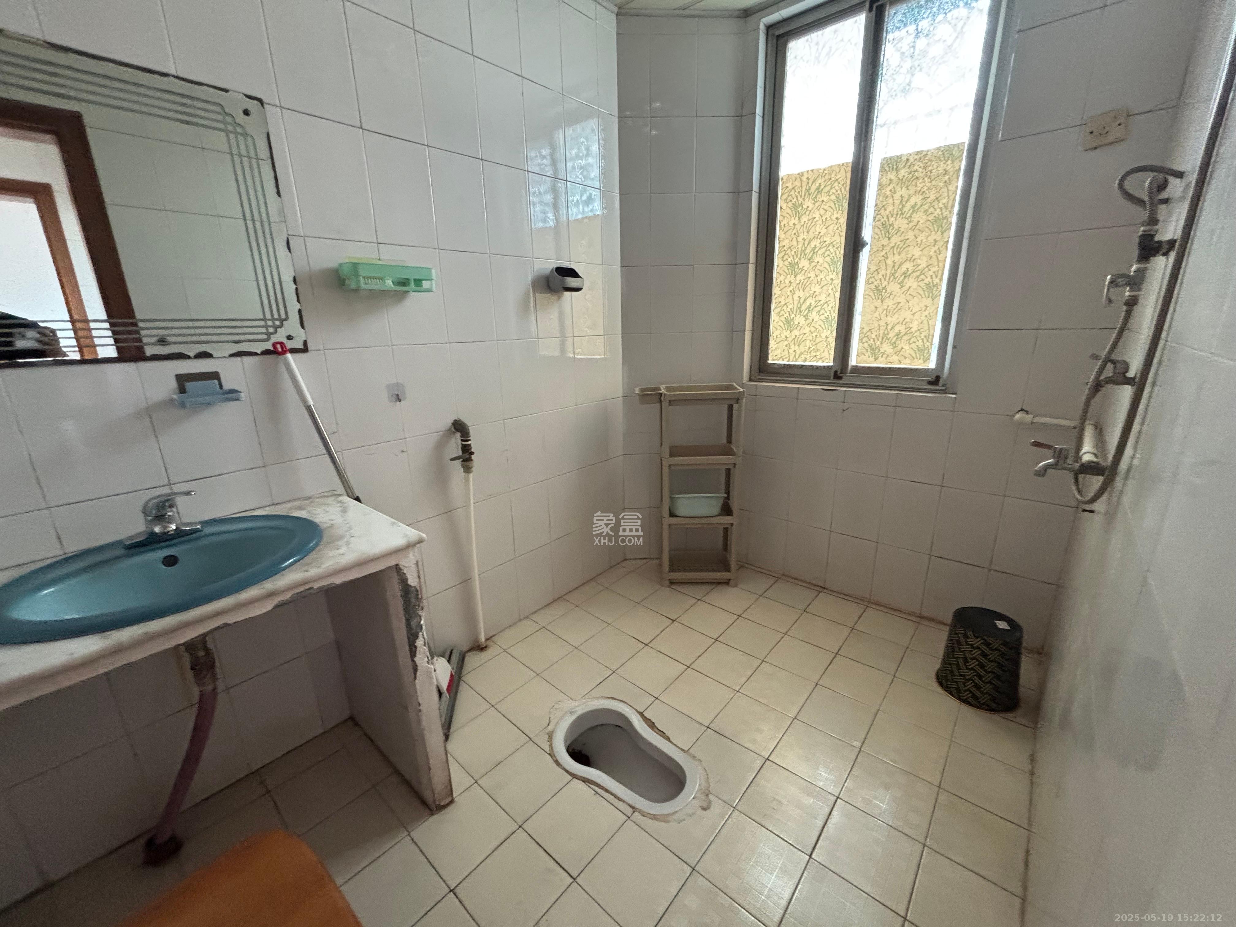 石油小区 3室1厅1卫 1800.0元/月 石油小区 3室1厅1卫 1800.0元/月室内图