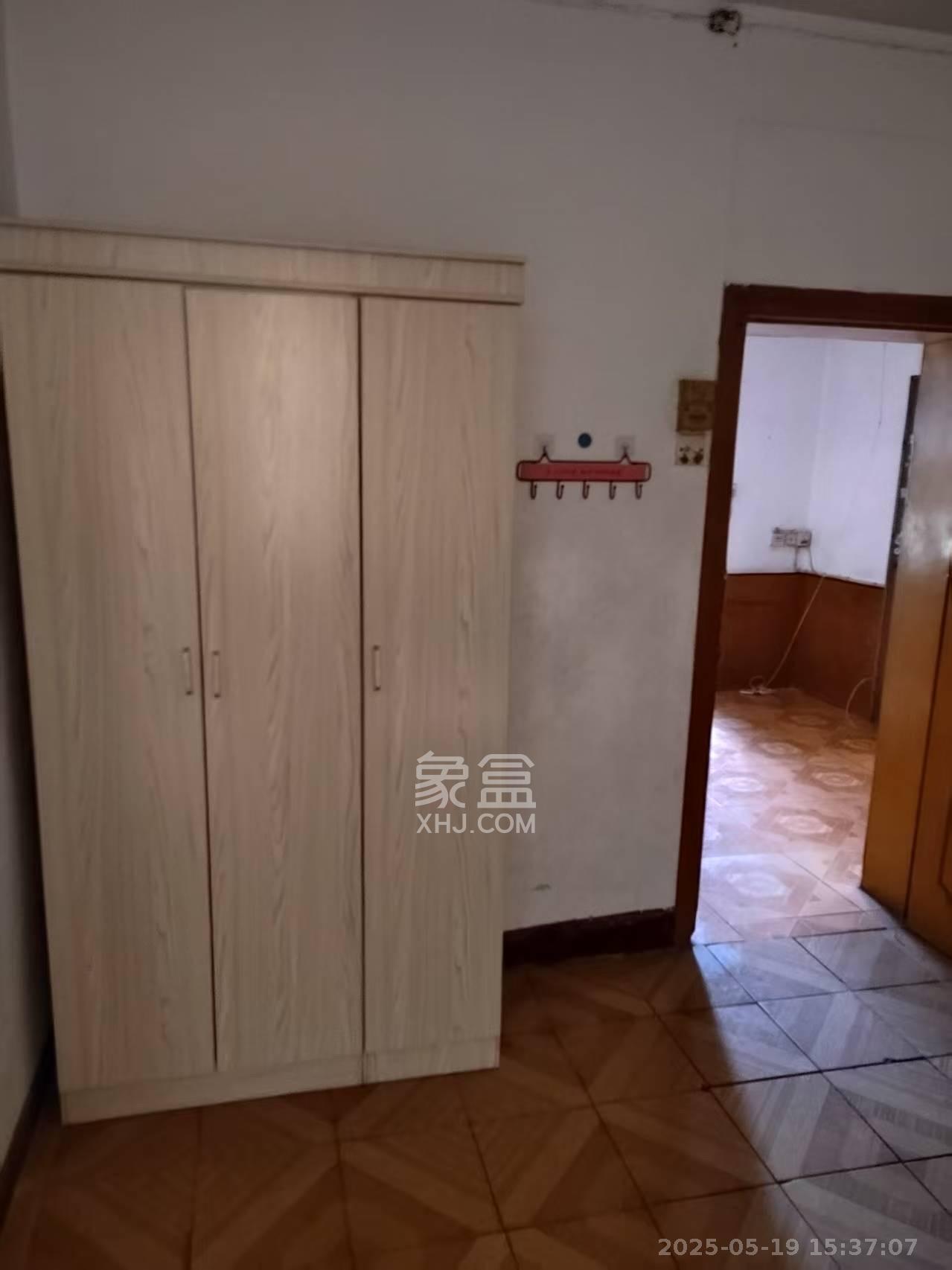 长沙毛巾纺织印染厂宿舍区  2室1厅1卫    1400.0元/月 长沙毛巾纺织印染厂宿舍区  2室1厅1卫    1400.0元/月室内图