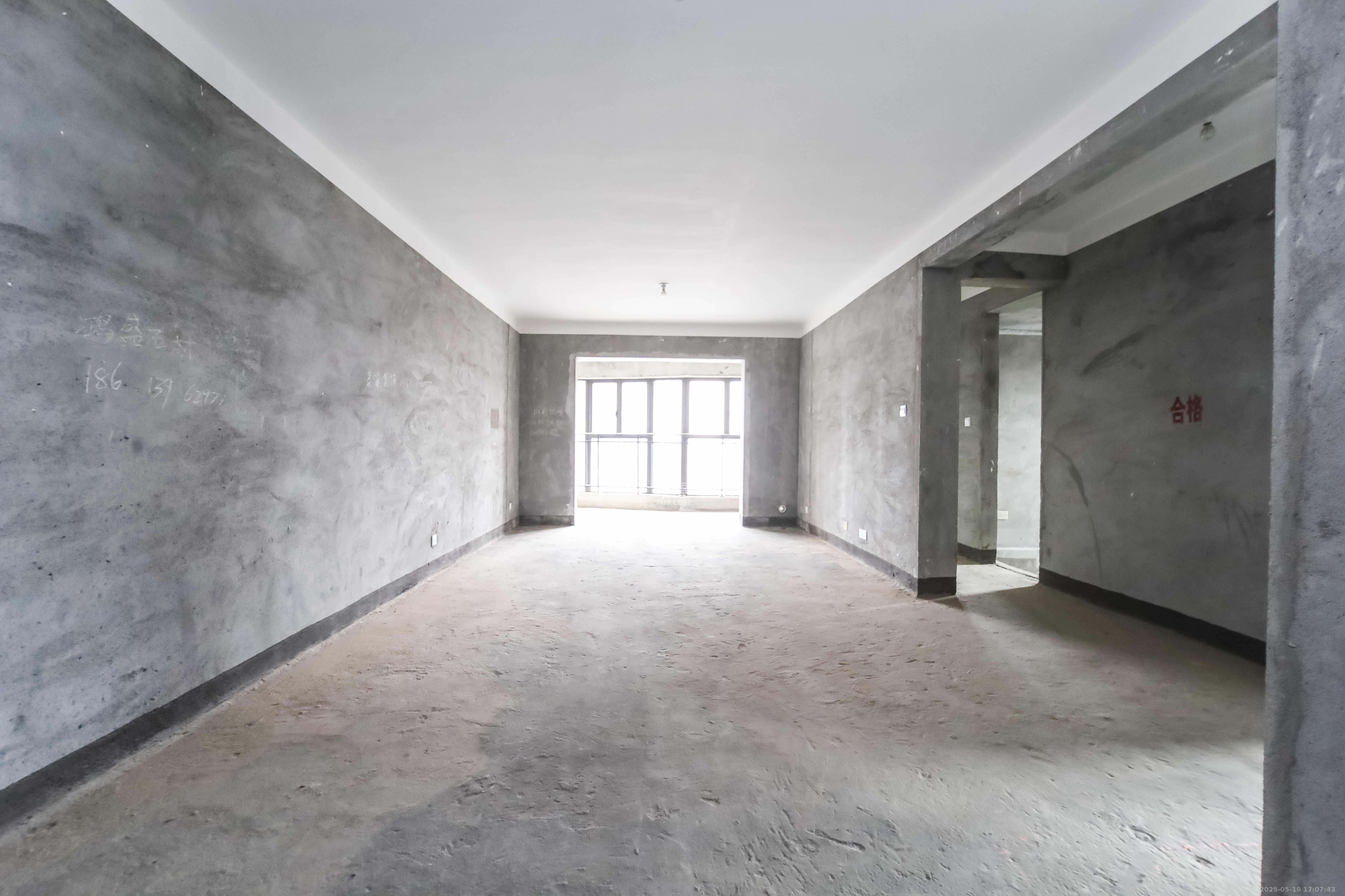 湘域熙岸  3室2厅2卫    155.0万 湘域熙岸  3室2厅2卫    155.0万客厅