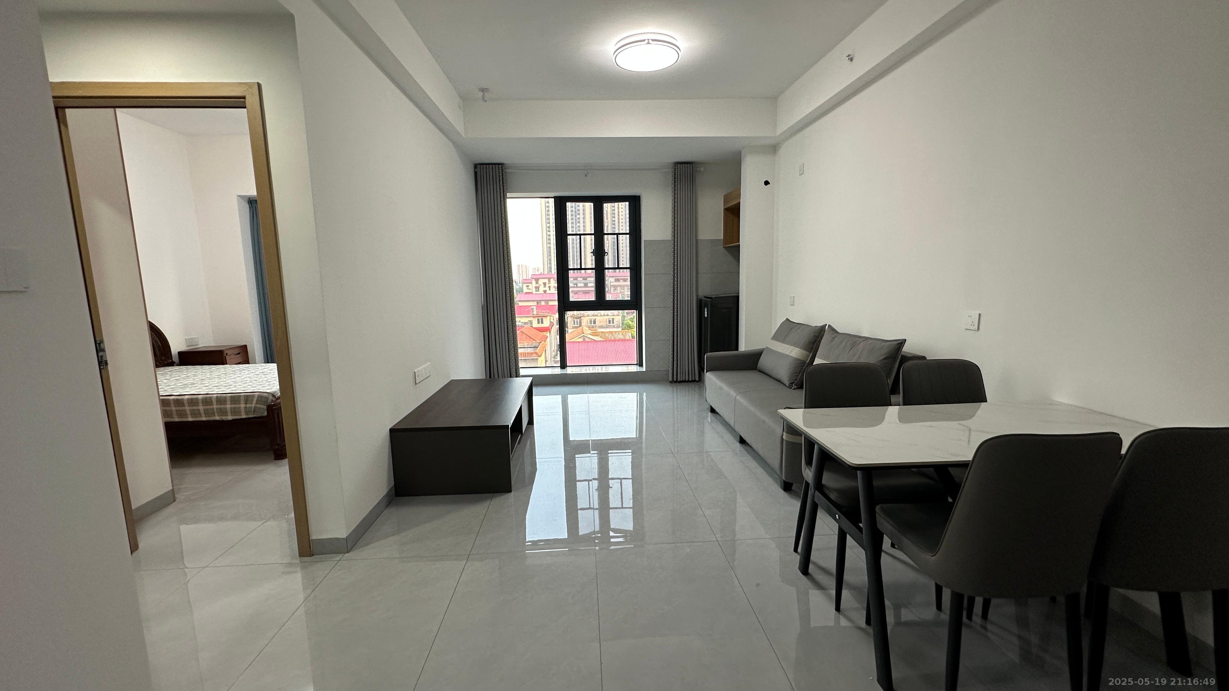 恒大华府 2室2厅1卫 1800.0元/月 恒大华府 2室2厅1卫 1800.0元/月室内图