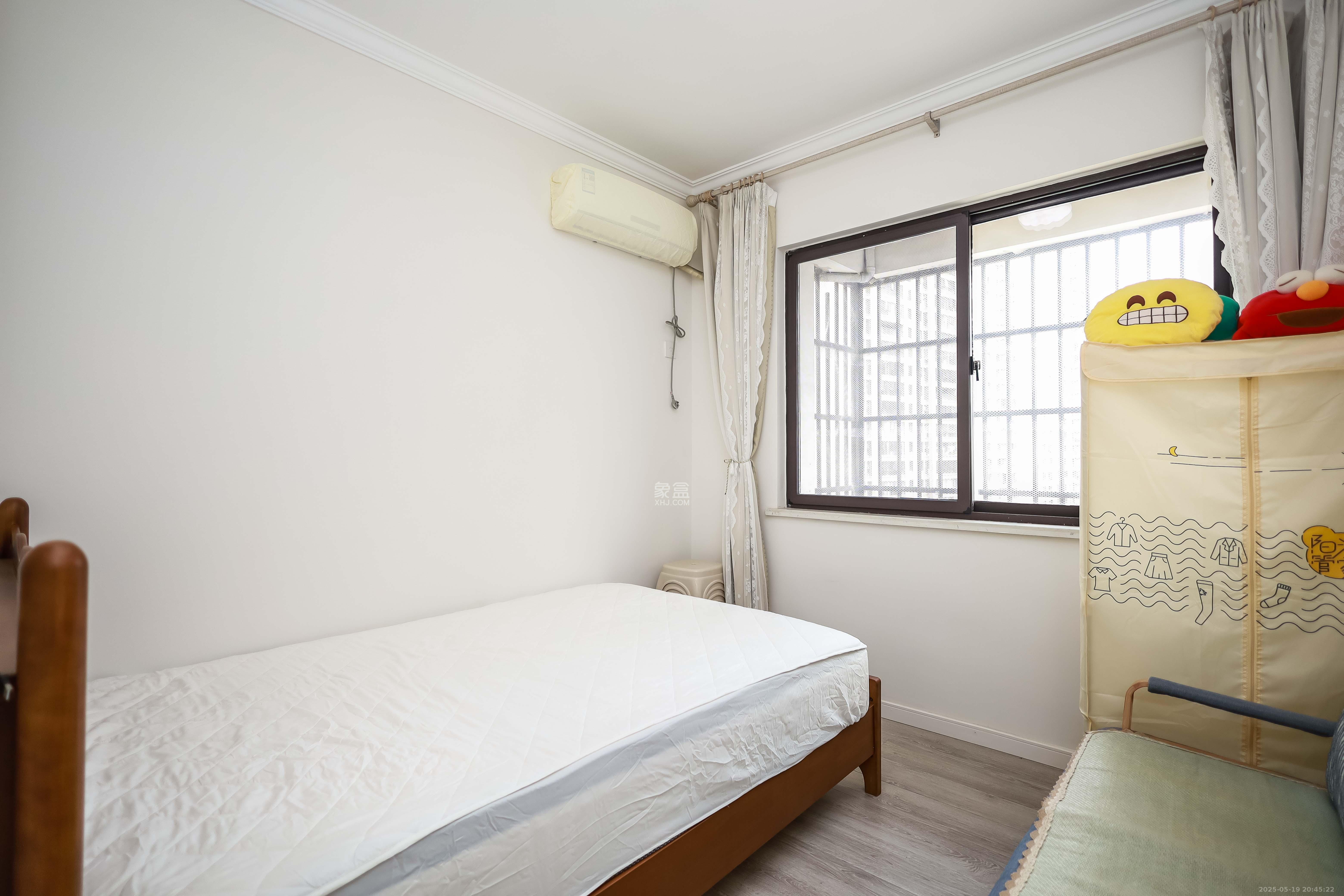奥克斯缔壹城  3室2厅2卫   125.00万卧室