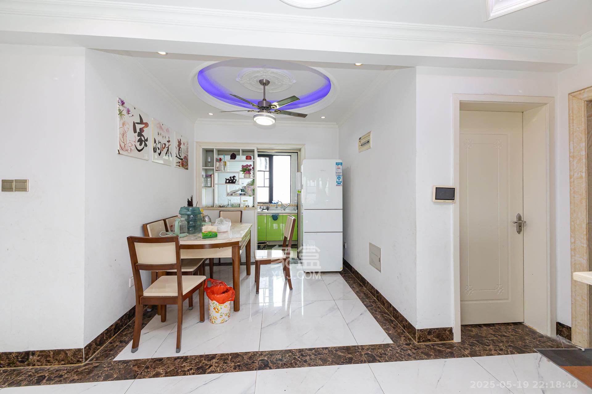 润和之悦(金泽园) 3室2厅2卫 84.8万 润和之悦(金泽园) 3室2厅2卫 84.8万客厅