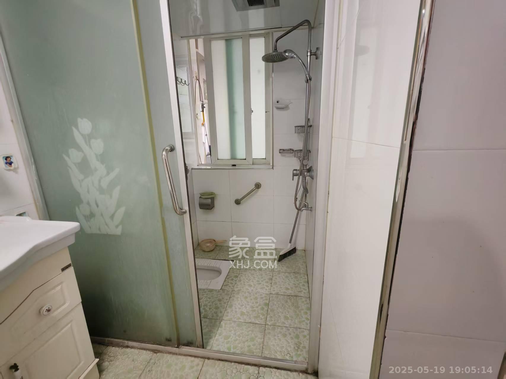 浏阳河畔家园  3室2厅2卫    2800.0元/月 浏阳河畔家园  3室2厅2卫    2800.0元/月室内图