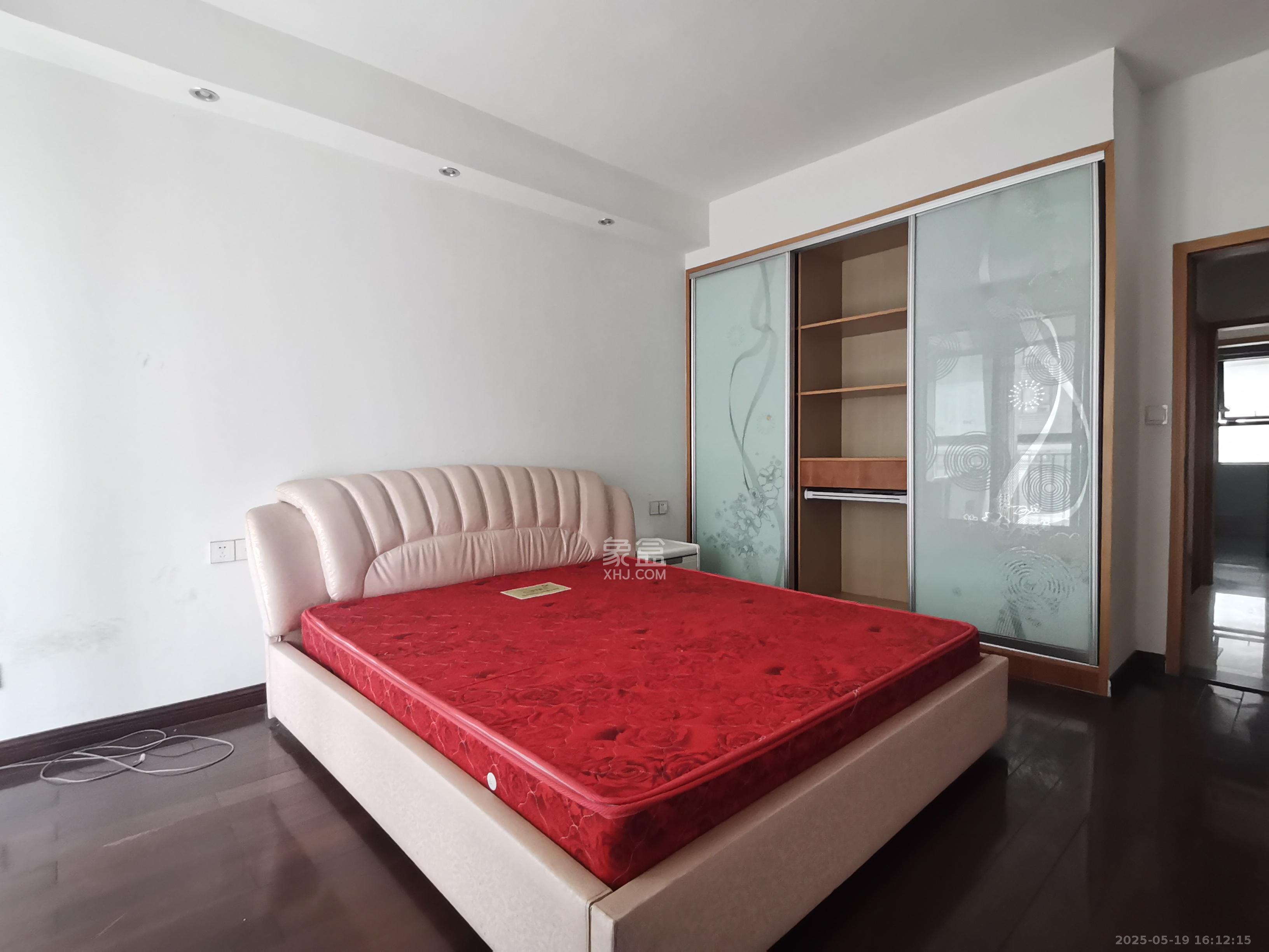 莱茵城 3室2厅1卫 2300.0元/月 莱茵城 3室2厅1卫 2300.0元/月室内图