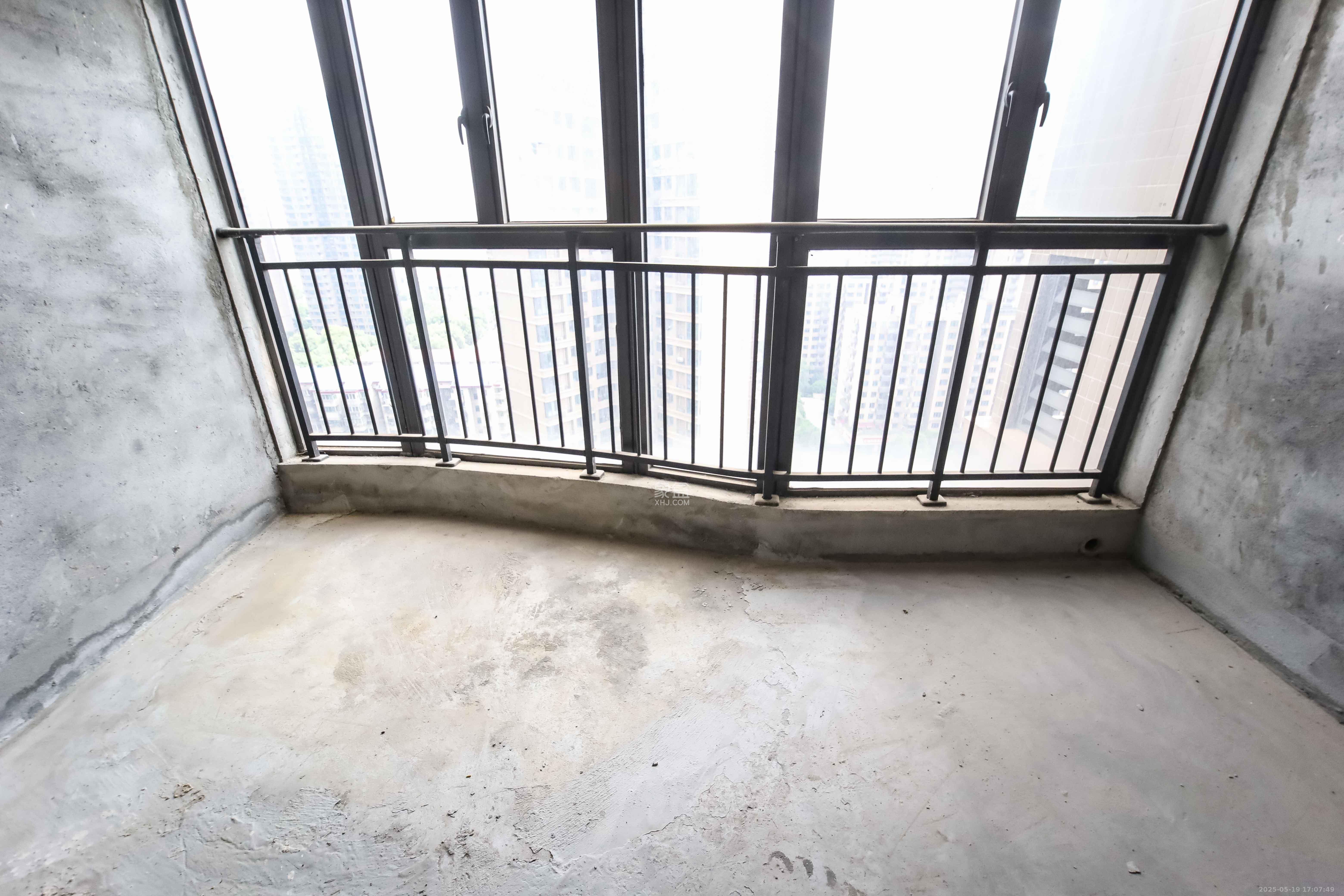 湘域熙岸  3室2厅2卫    155.0万 湘域熙岸  3室2厅2卫    155.0万阳台