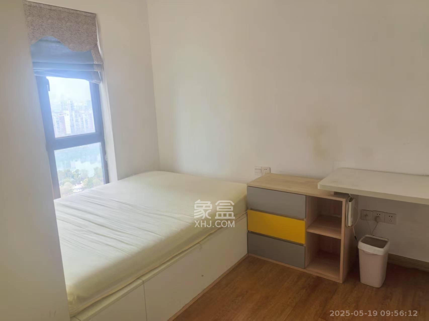 紫鑫御湖湾  3室2厅2卫    1900.0元/月 紫鑫御湖湾  3室2厅2卫    1900.0元/月室内图