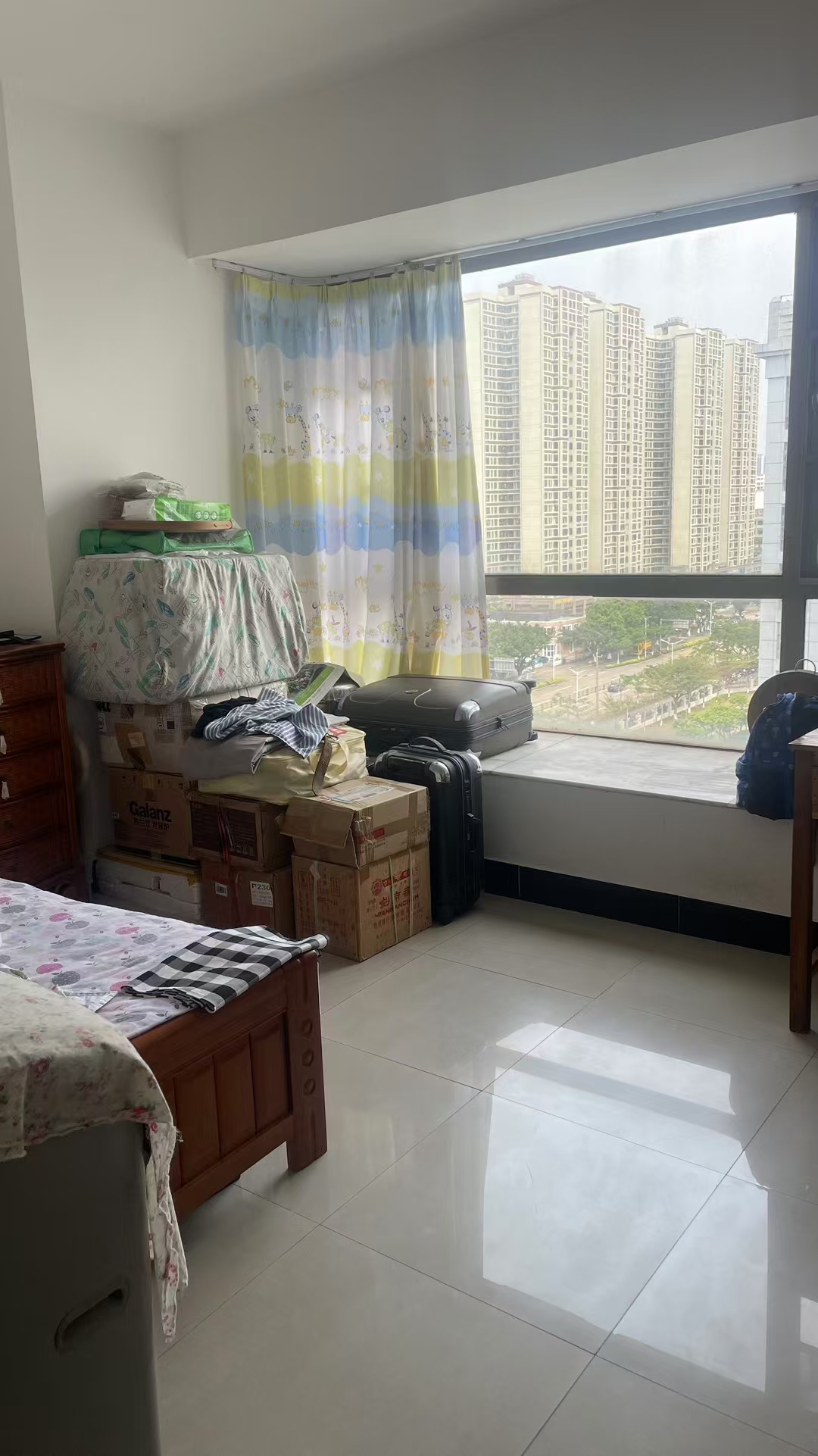 南滨骏园 3室2厅2卫 168.0万 南滨骏园 3室2厅2卫 168.0万客厅