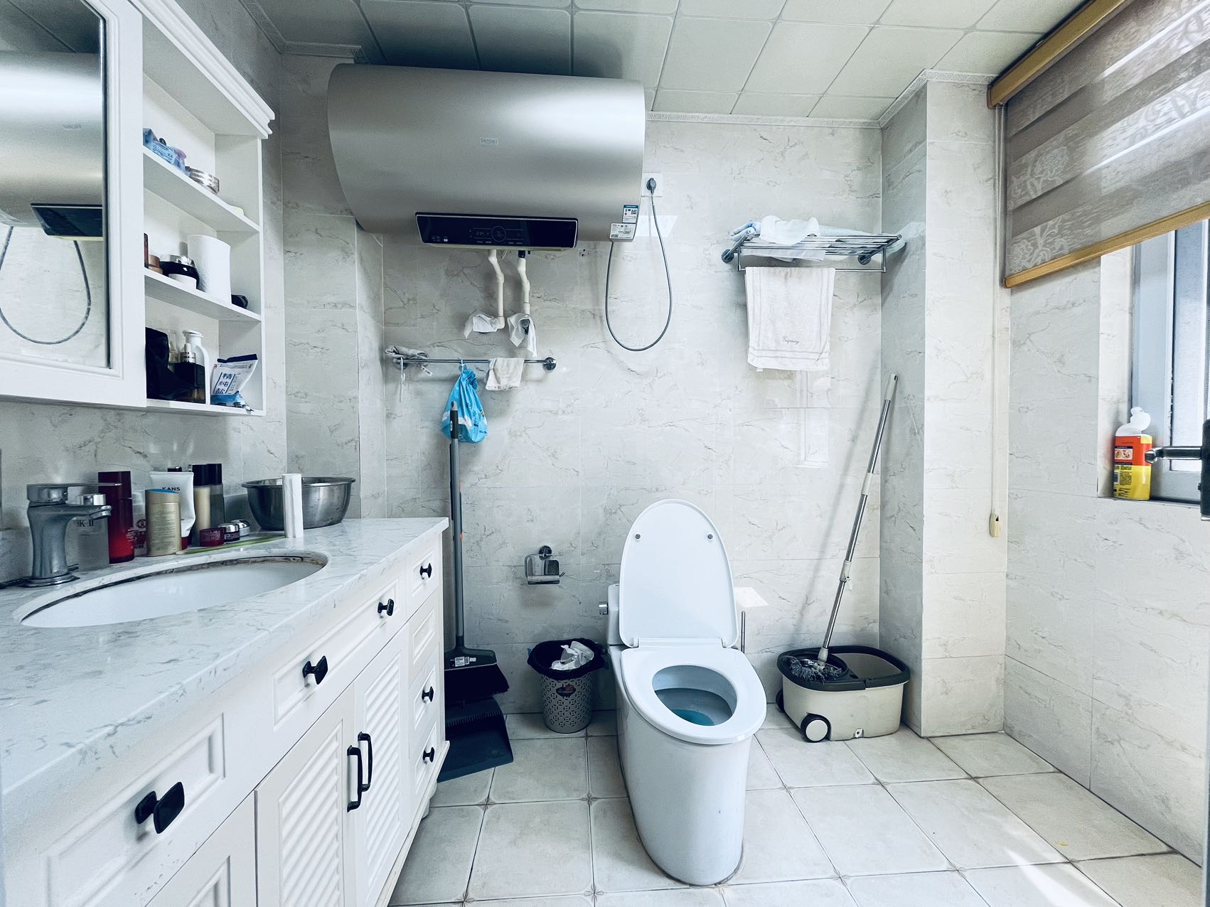 西海瑞园 6室2厅4卫 700.0万 西海瑞园 6室2厅4卫 700.0万客厅