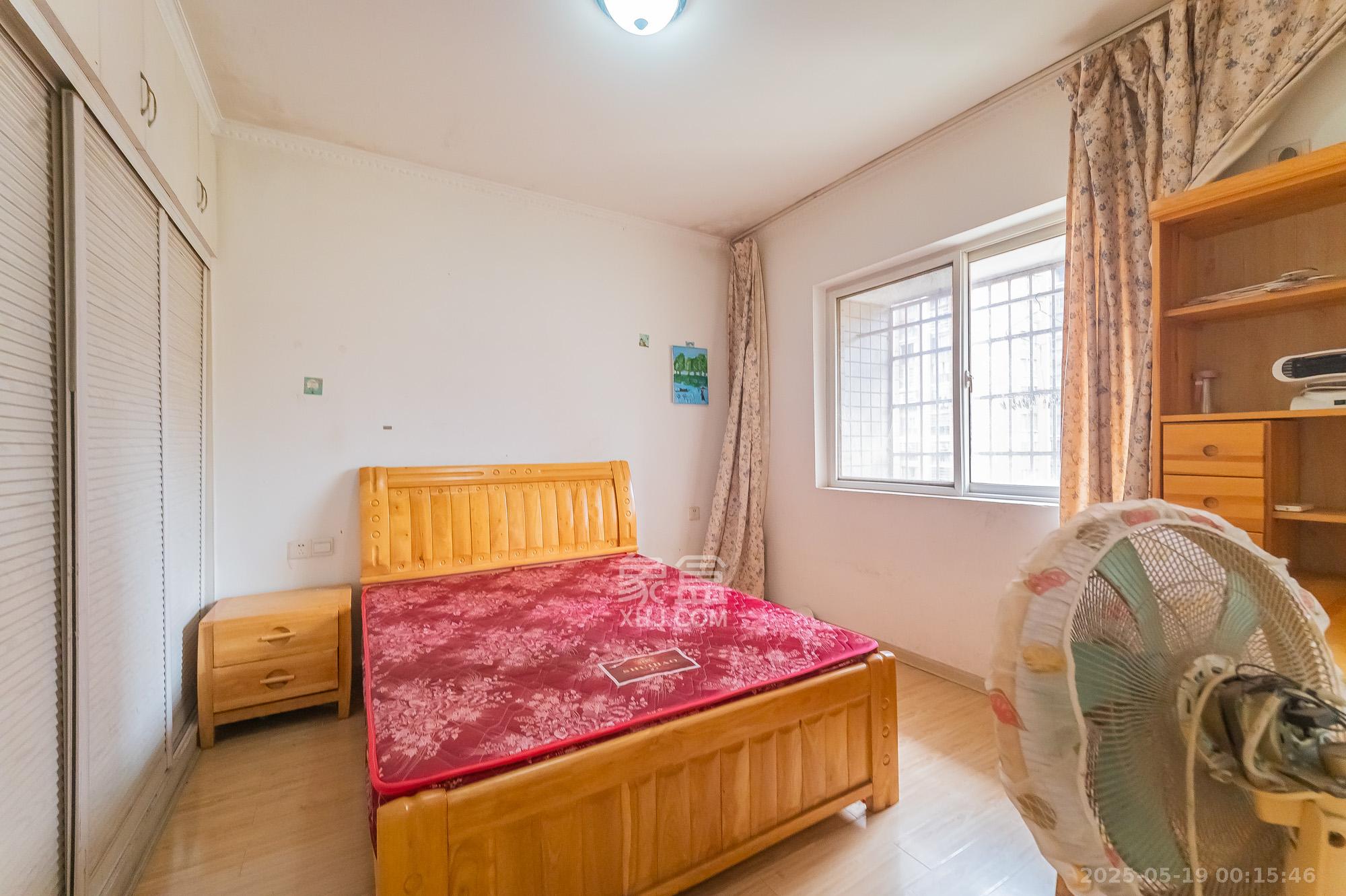 佳美星城 2室2厅1卫 43.8万 佳美星城 2室2厅1卫 43.8万卧室