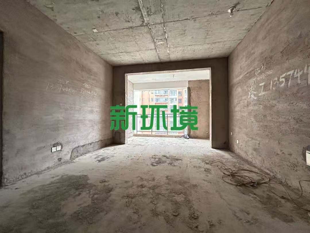 月亮湾三期  4室2厅2卫   92.00万客厅