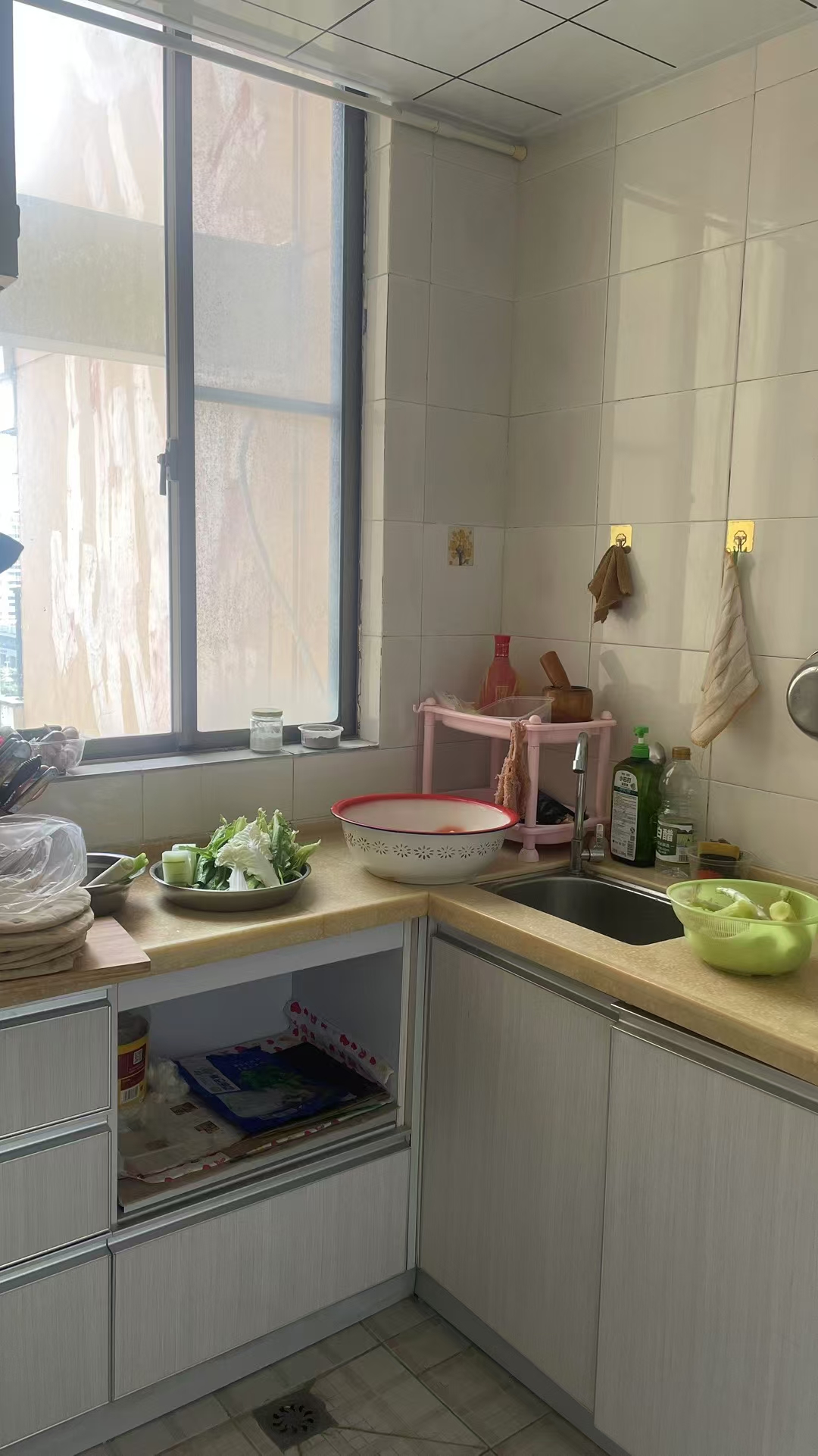 南滨骏园 3室2厅2卫 168.0万 南滨骏园 3室2厅2卫 168.0万客厅