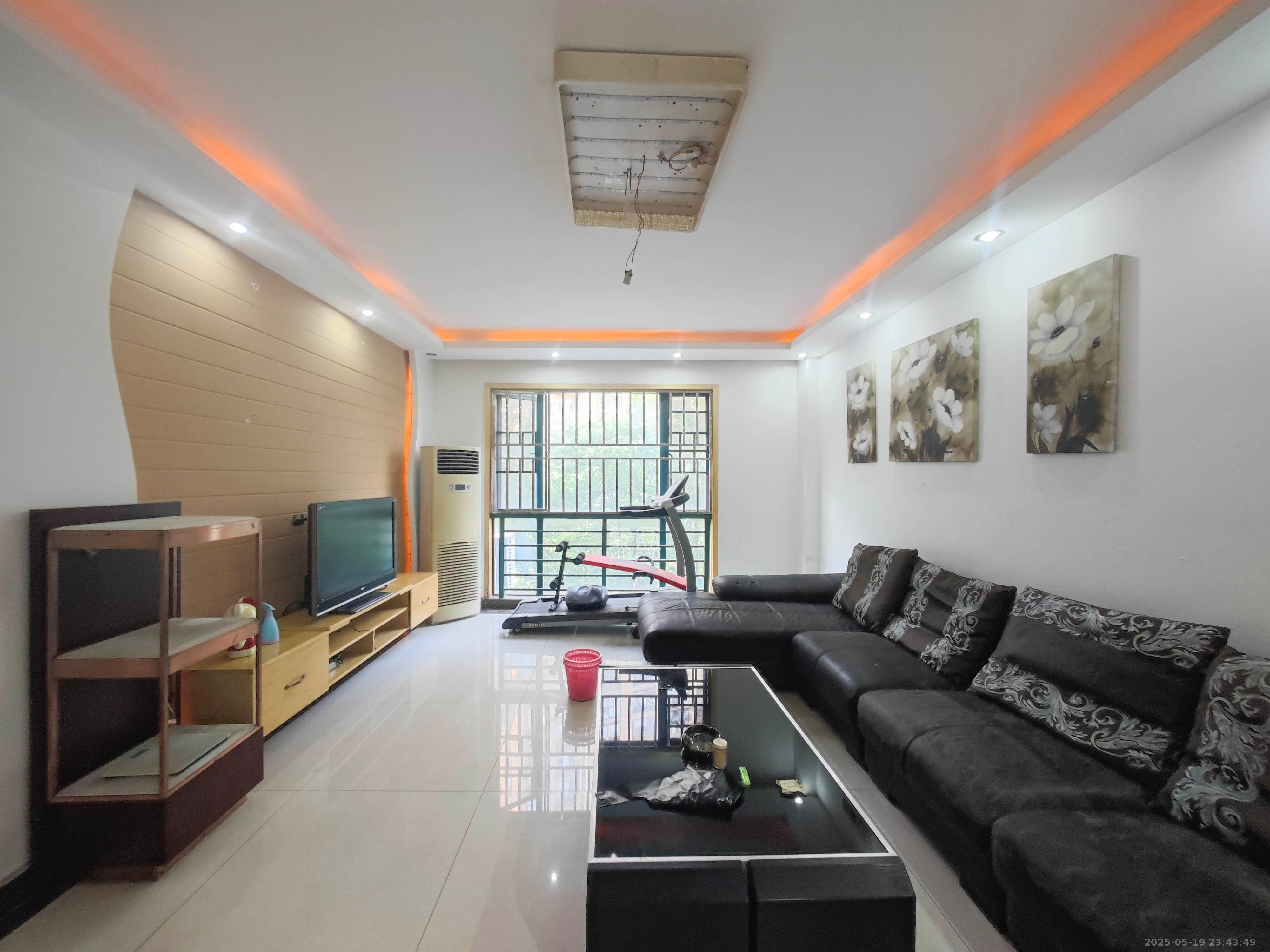 华盛世纪新城  4室2厅1卫    108.0万 华盛世纪新城  4室2厅1卫    108.0万客厅