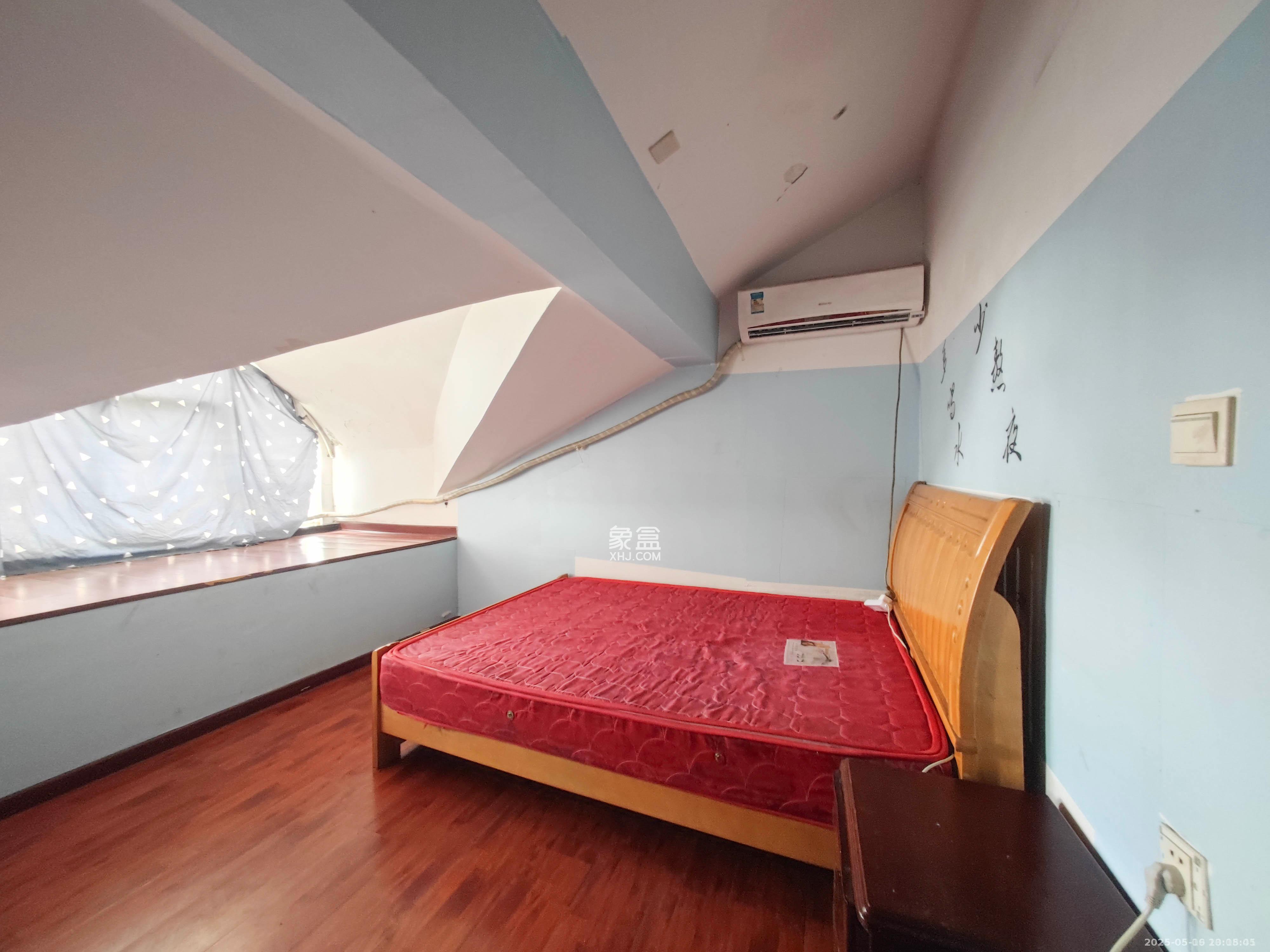 山水庭院  1室2厅1卫    1900.0元/月 山水庭院  1室2厅1卫    1900.0元/月室内图