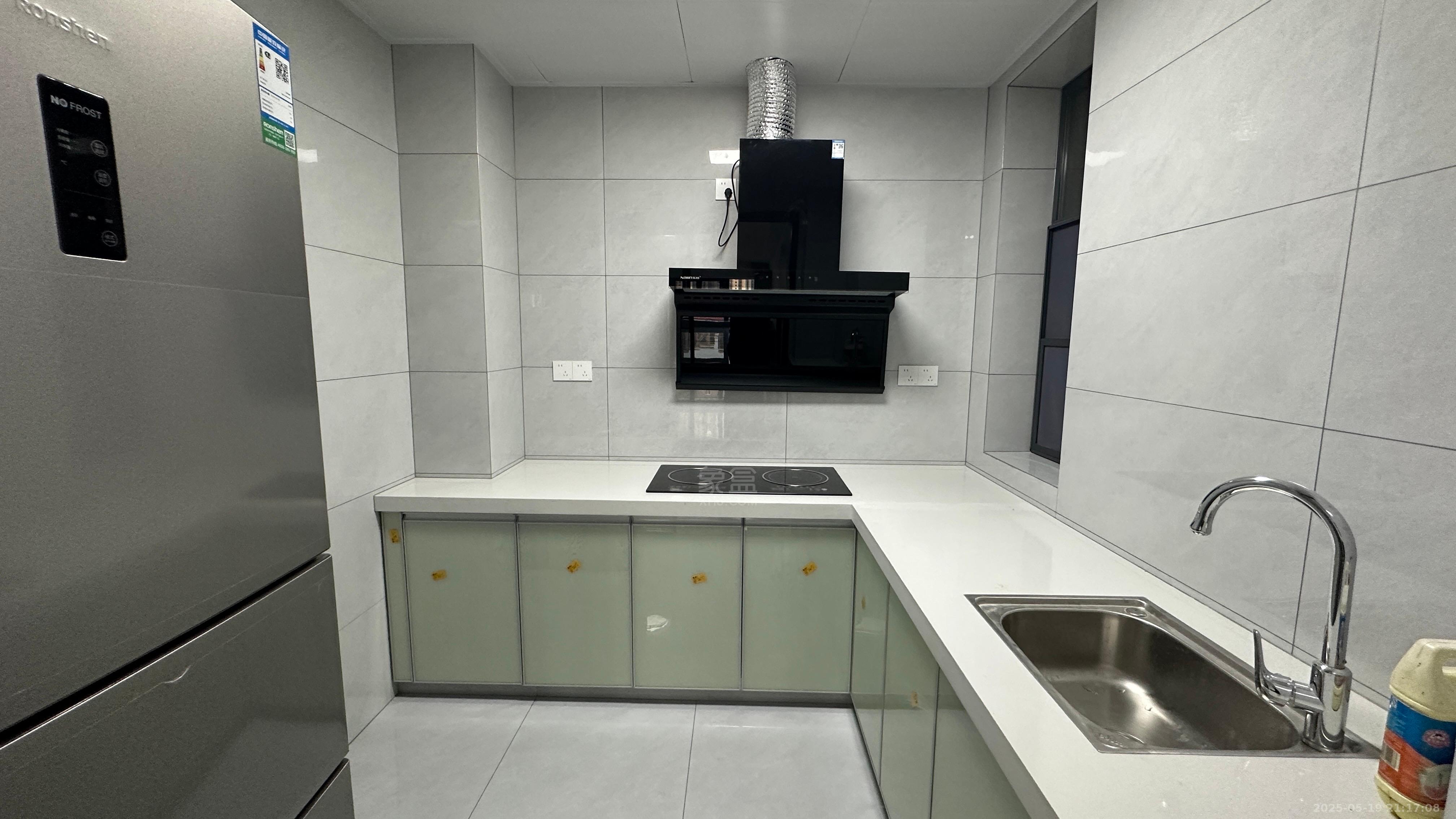 恒大华府 2室2厅1卫 1800.0元/月 恒大华府 2室2厅1卫 1800.0元/月室内图