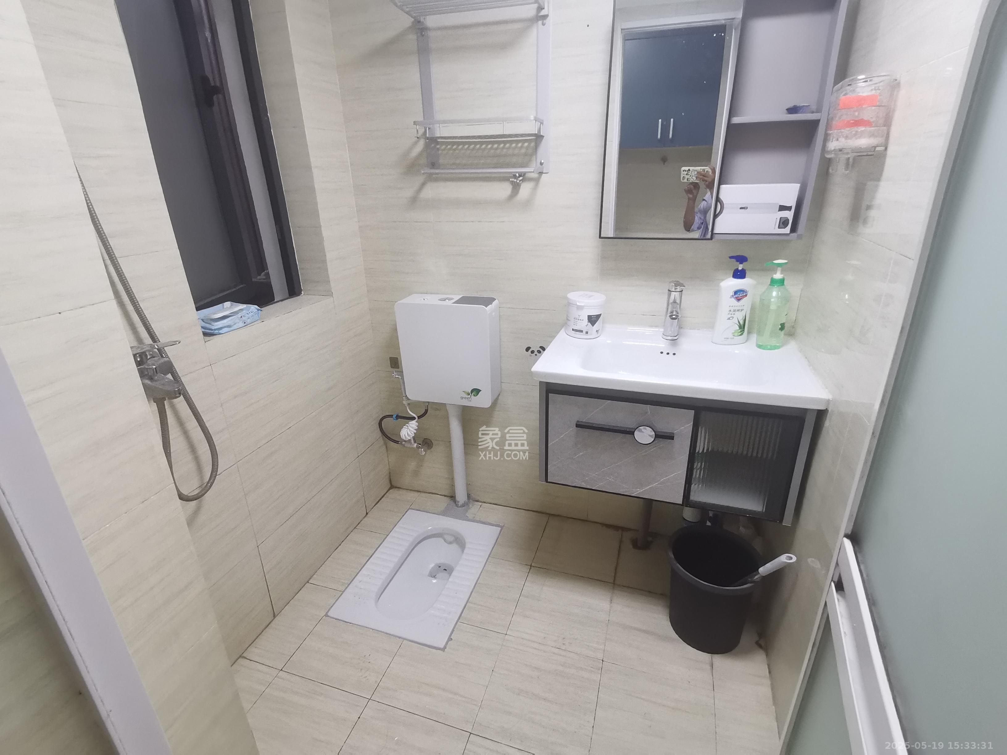 中建芙蓉工社  1室2厅1卫   1600.00元/月室内图
