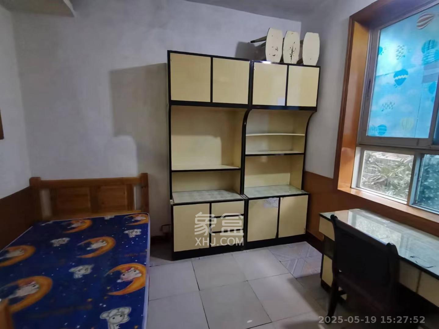 肖家坡宿舍(原湖南省机械研究所肖家坡宿舍) 3室2厅1卫 1500.0元/月 肖家坡宿舍(原湖南省机械研究所肖家坡宿舍) 3室2厅1卫 1500.0元/月室内图