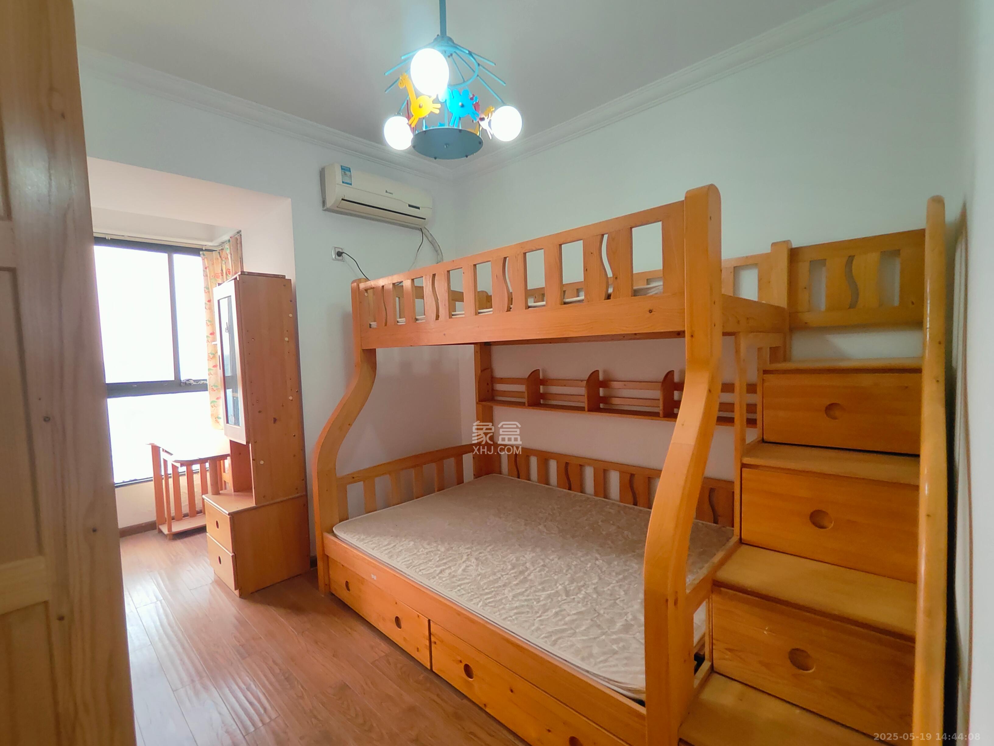 勤诚达新界  4室2厅2卫    2800.0元/月 勤诚达新界  4室2厅2卫    2800.0元/月室内图1