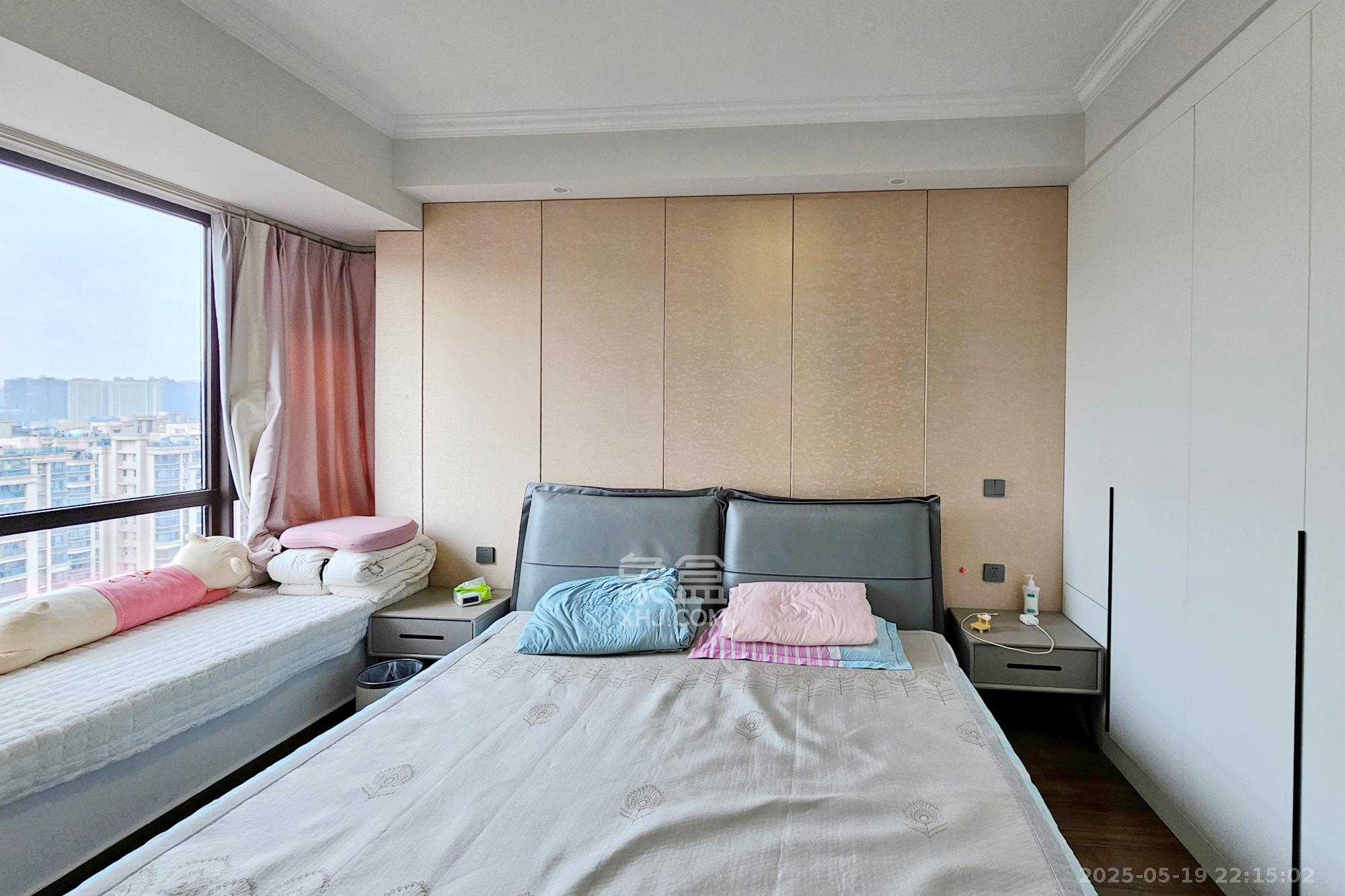 明昇壹城(明昇时代广场)二期  4室2厅2卫    229.0万 明昇壹城(明昇时代广场)二期  4室2厅2卫    229.0万卧室