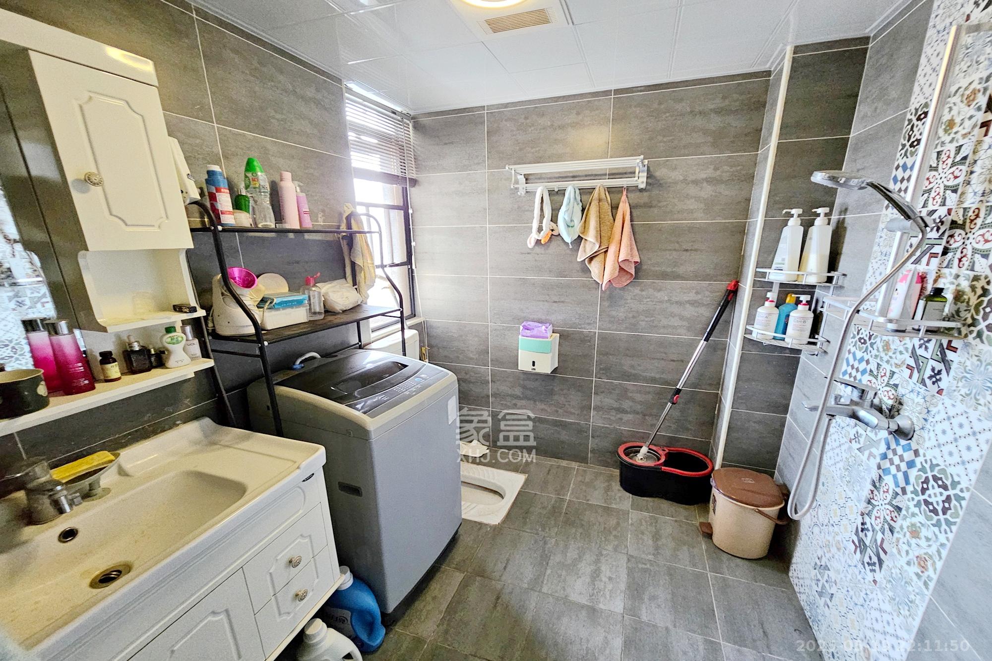 三江花中城  4室2厅2卫    89.9万卫生间