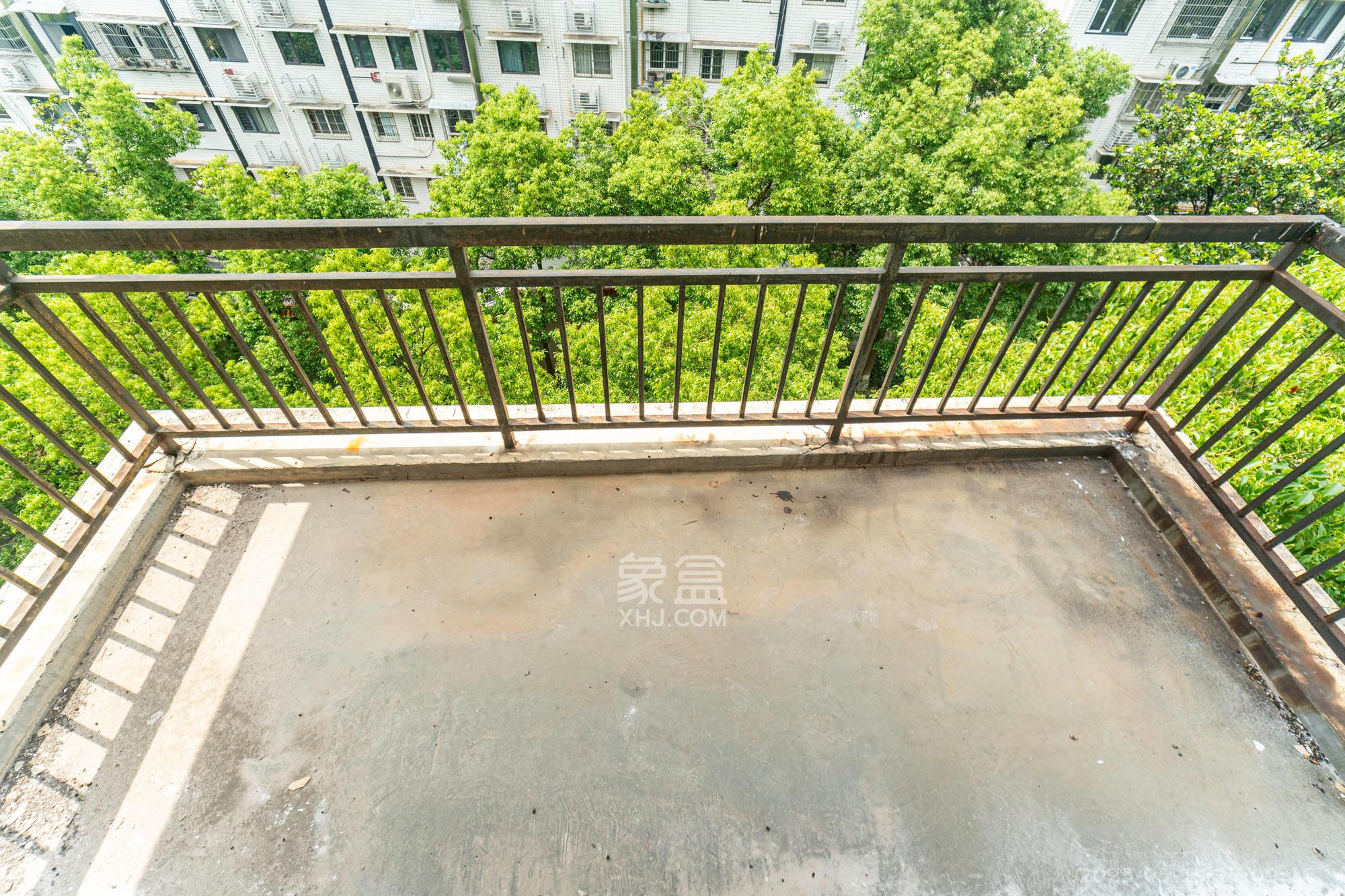 金岸教师公寓  4室2厅2卫    76.0万 金岸教师公寓  4室2厅2卫    76.0万阳台