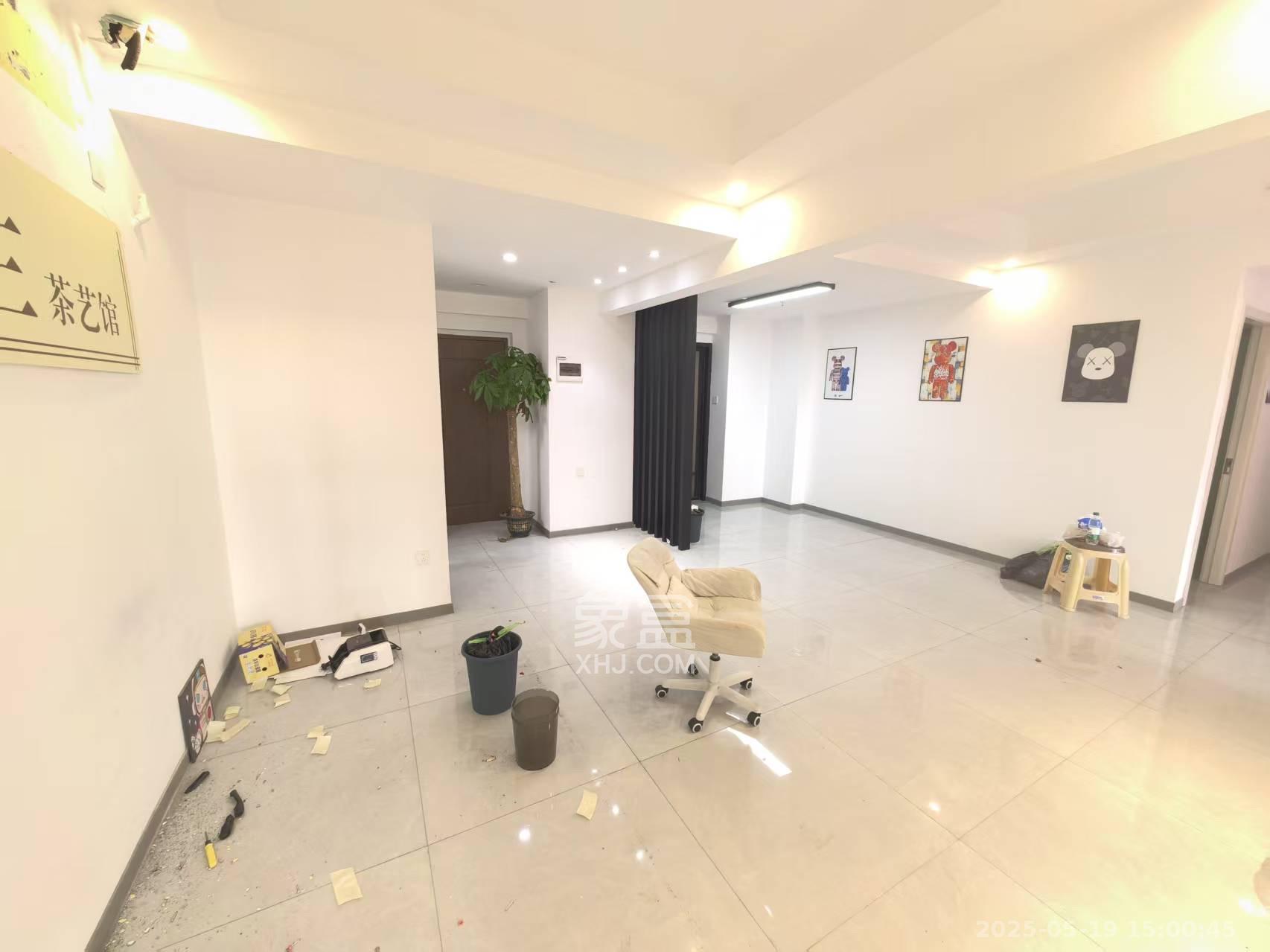 保利香槟国际  4室2厅1卫    4500.0元/月 保利香槟国际  4室2厅1卫    4500.0元/月室内图